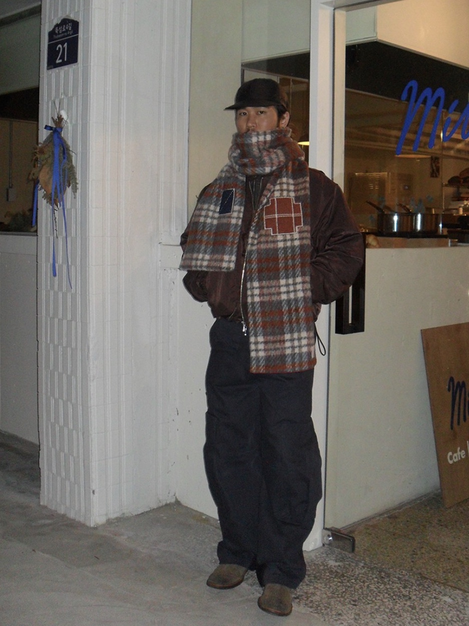 Karactor Lumping Cargo Pants Navy Charcoal, Karactor Harrington Blouson Jacket Brown 착용 스타일
