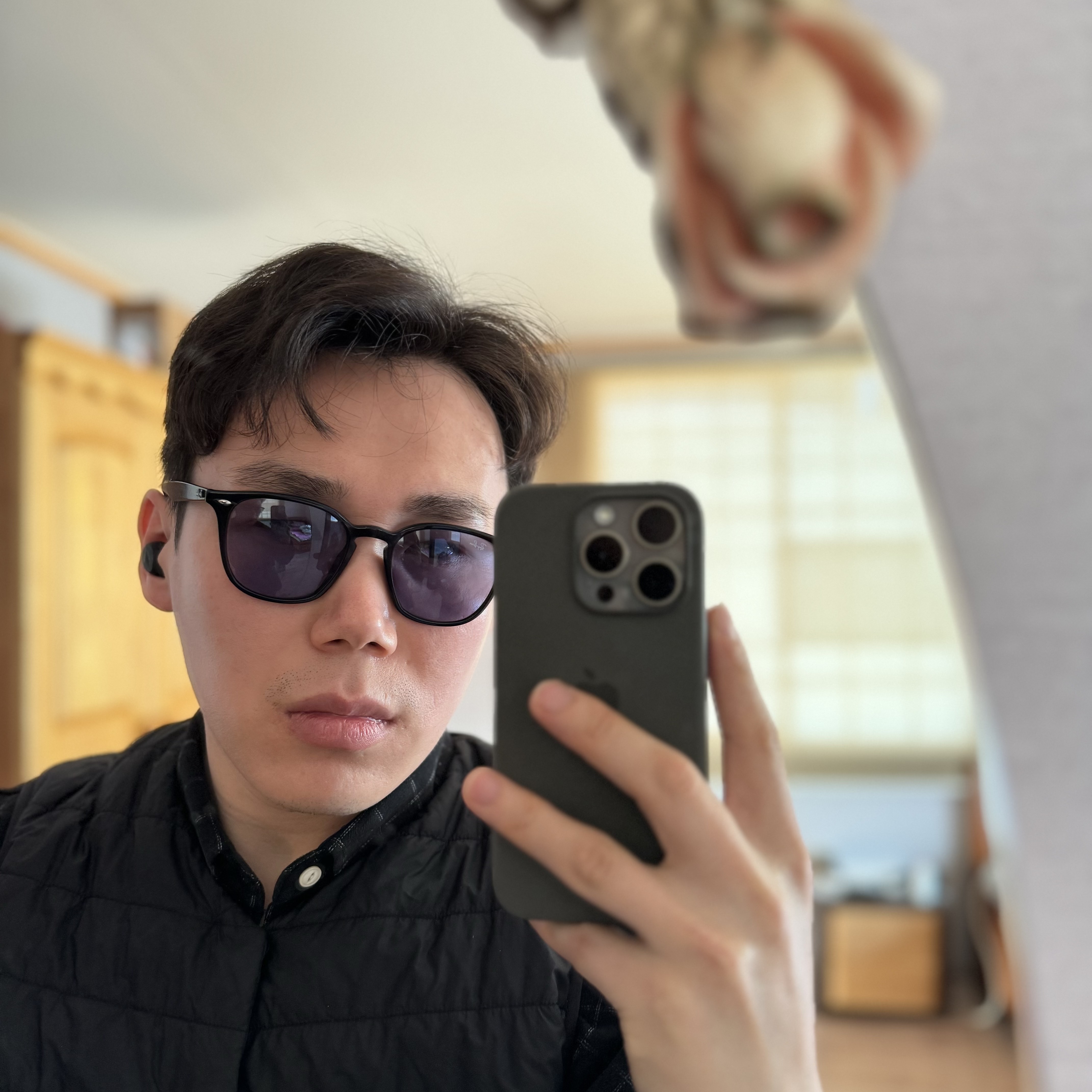 Ray-Ban RB4259 Polished Black Frame Light Blue Gradient Lenses High Bridge Fit 착용 스타일