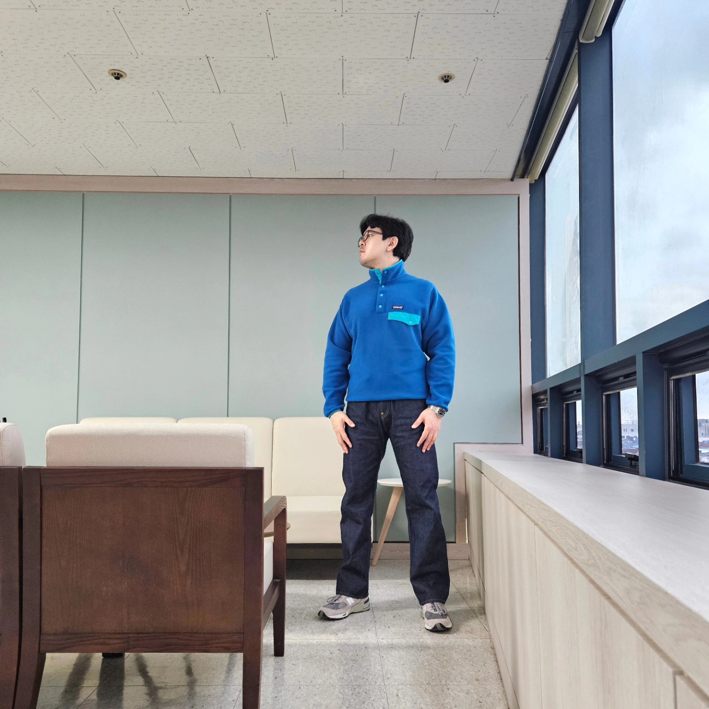 New Balance 991 Made in UK Grey, Patagonia Synchilla Snap-T Fleece Pullover Passage Blue 착용 스타일 - 4
