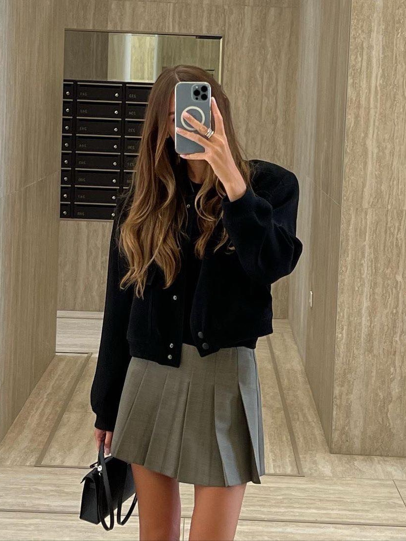 (W) Miu Miu Glen Plaid Mini Skirt Slate Grey, (W) Thom Browne Ripstop Pleated Mini Skirt Medium Grey 착용 스타일 - 5
