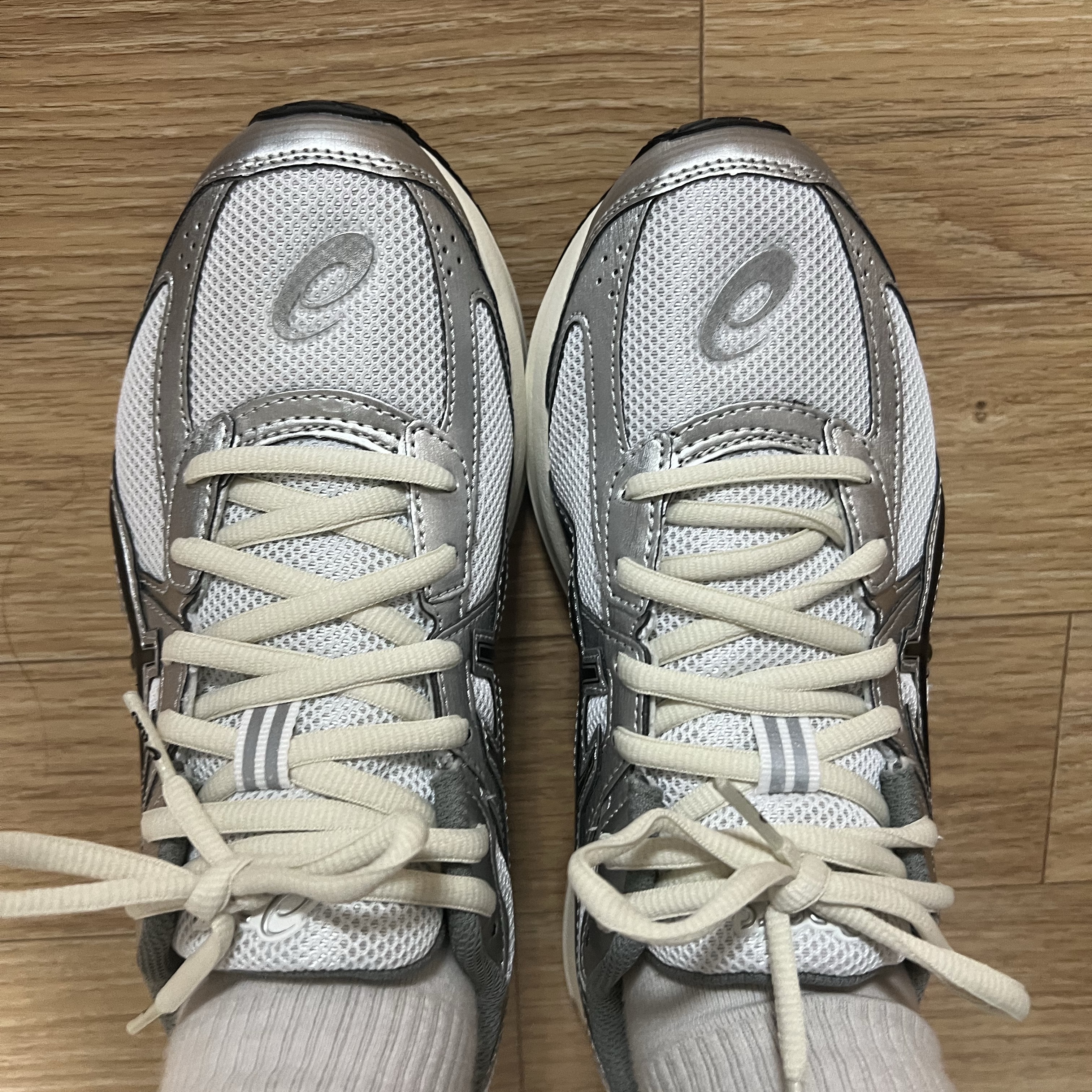 Asics Jog 100 S White Black - 2E Wide 착용 스타일