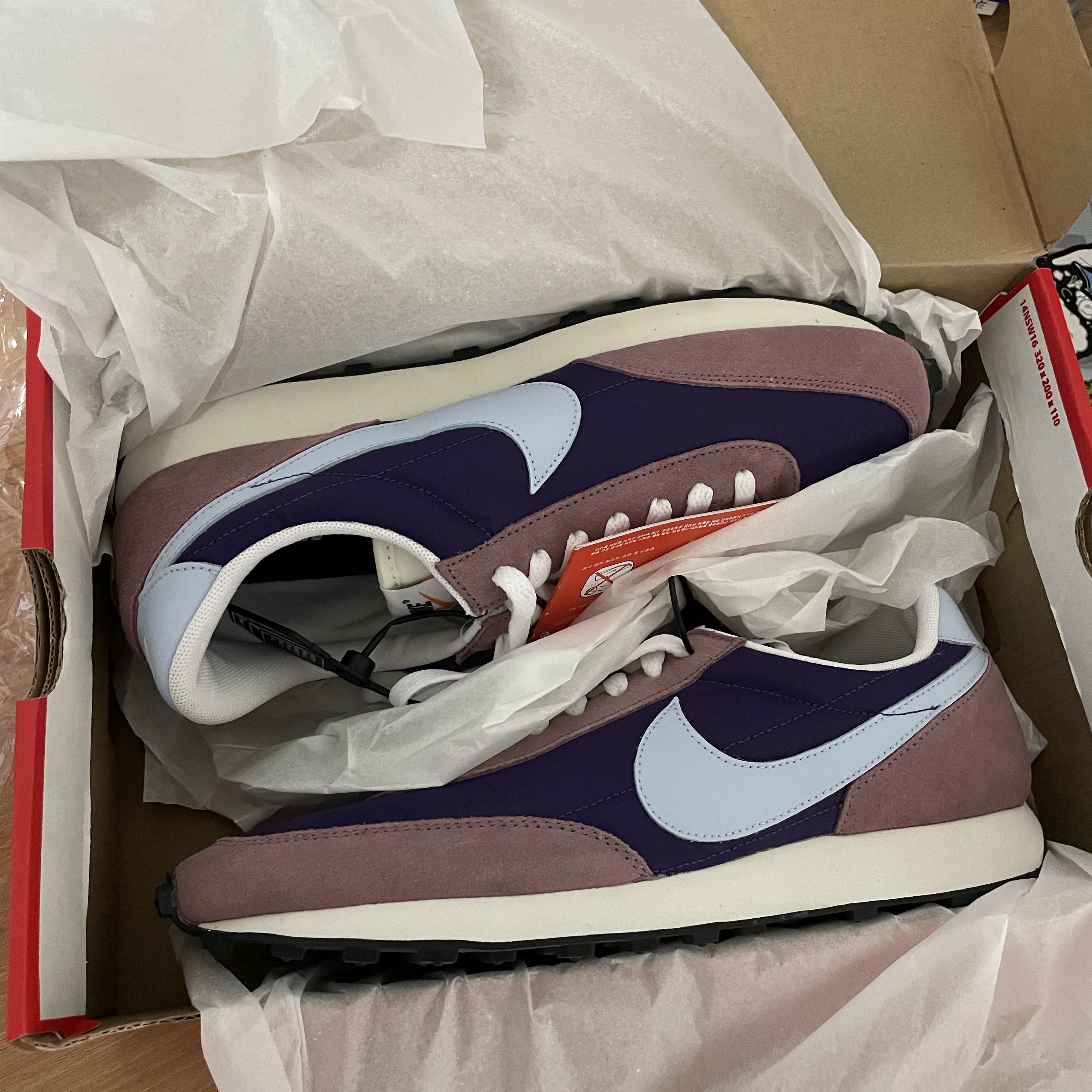 (W) Nike Daybreak Eggplant Plum Dust 착용 스타일