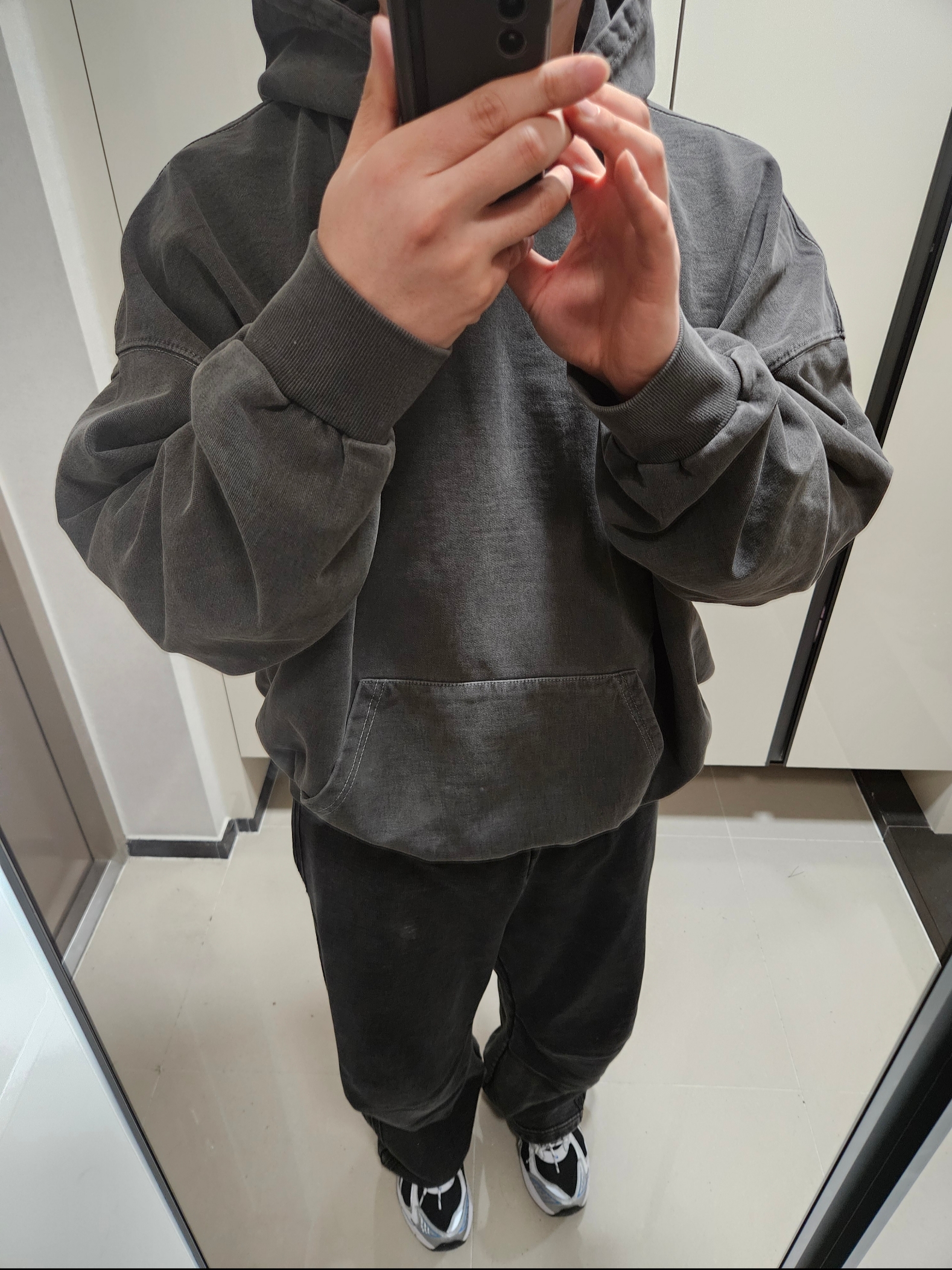 Undermycar Mu.08 Anti Fxxking Logo Play Oversized Pigment Hoodie Gray, Asics GT-2160 Black Pure Silver 착용 스타일