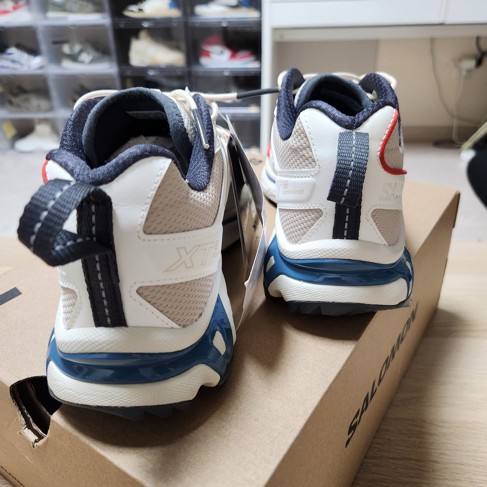 Salomon XT-6 Expanse Almond Milk Aegean Blue 착용 스타일 - 4
