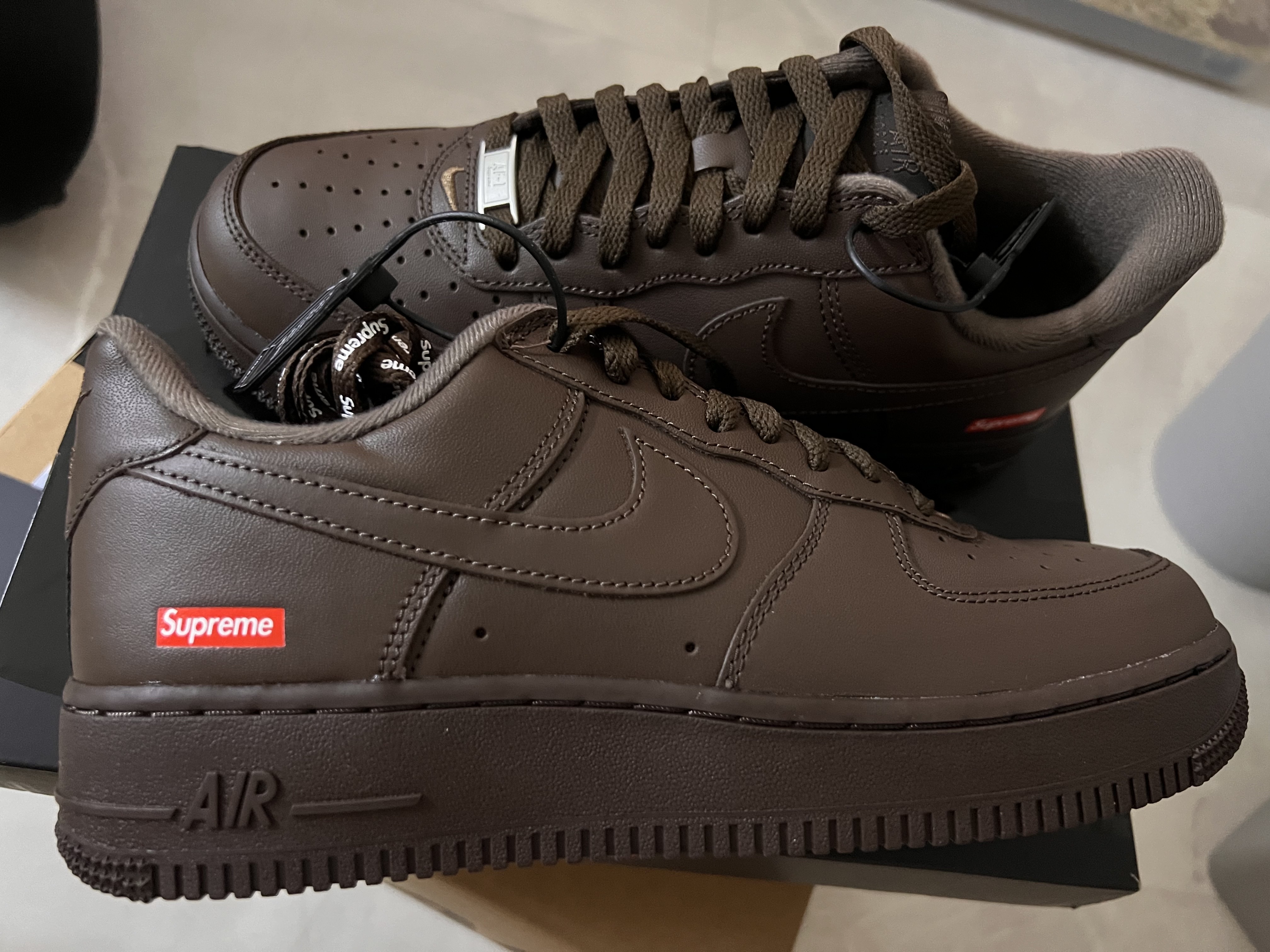 Nike x Supreme Air Force 1 Low Baroque Brown 착용 스타일