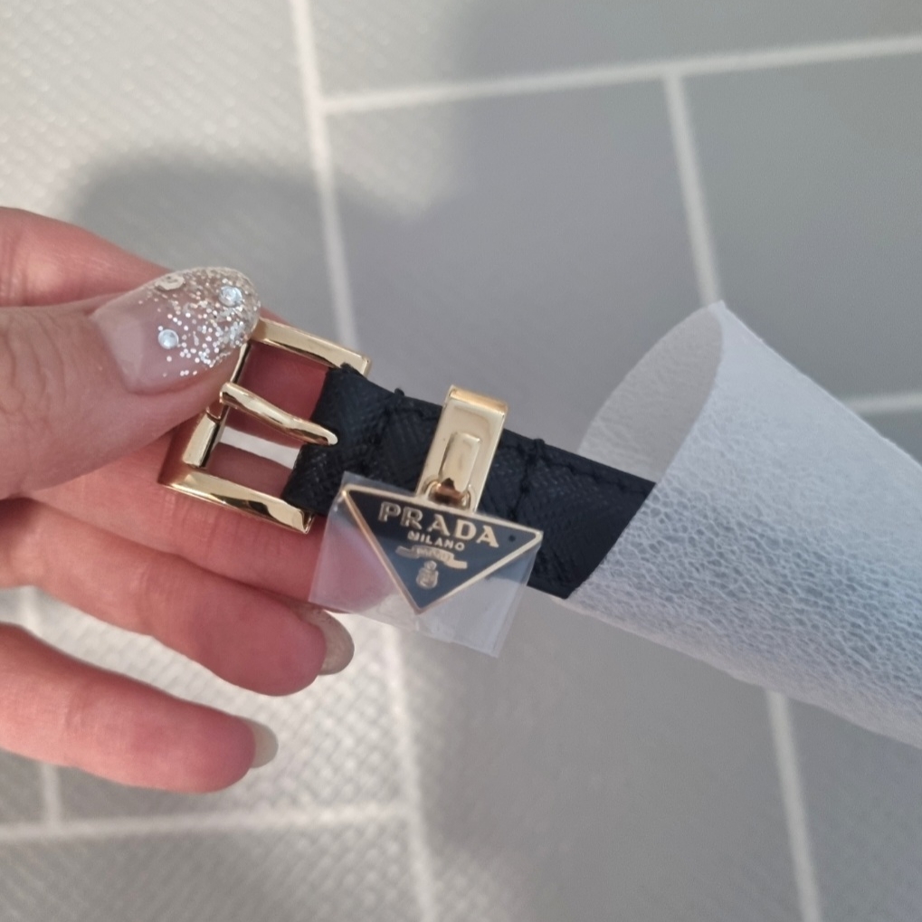 (W) Prada Saffiano Belt Black, Balenciaga Speed Trainer Black White 2021/2022 착용 스타일 - 2