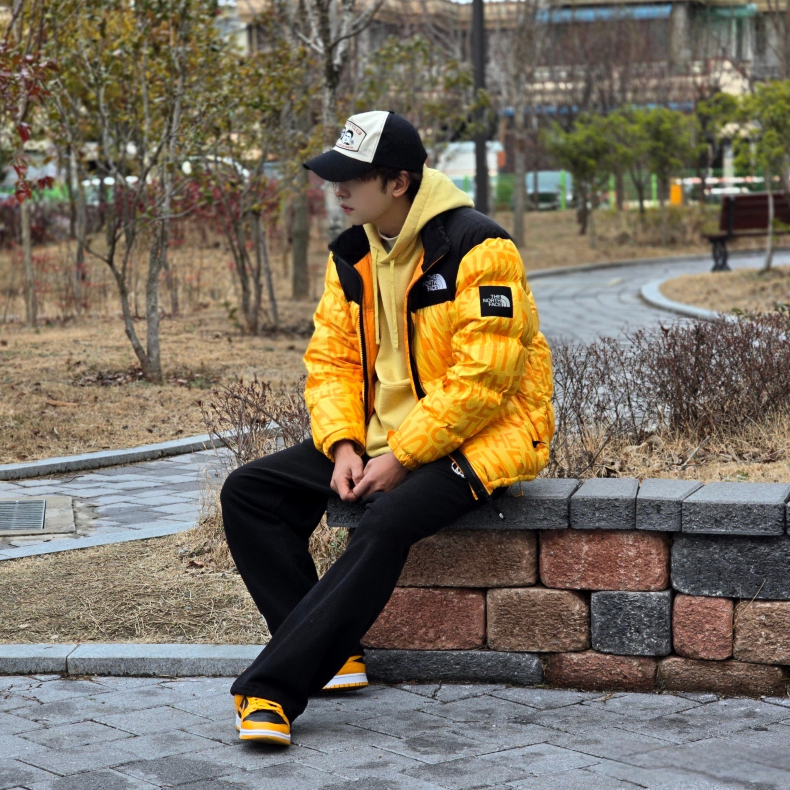 The North Face White Label Novelty Nuptse Down Jacket P Yellow, Nike NSW Club Fleece Pullover Hoodie Saturn Gold - US/EU 착용 스타일 - 5