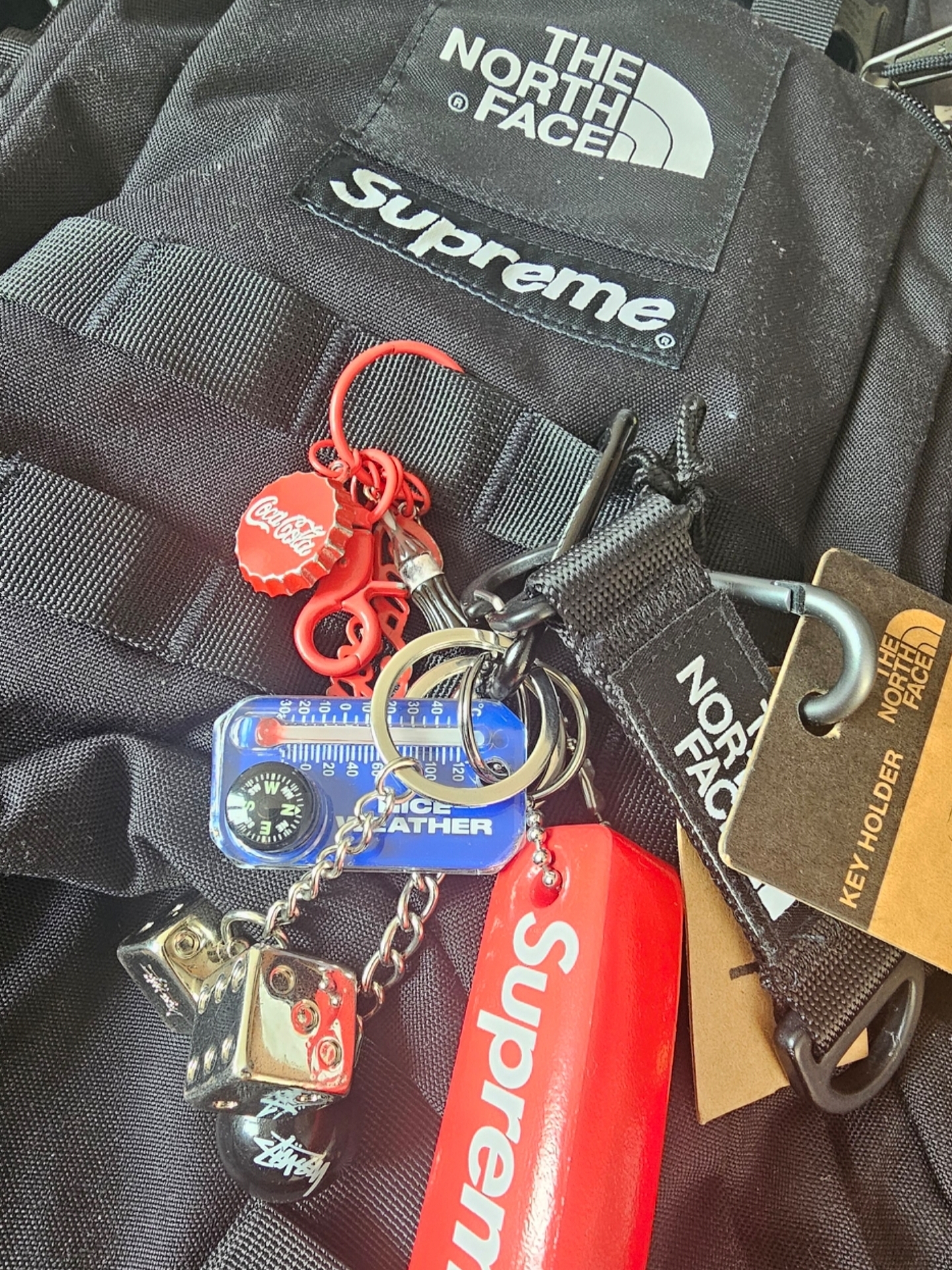 Supreme x The North Face RTG Backpack Black - 20SS, Stussy 8 Ball Keychain Black 착용 스타일
