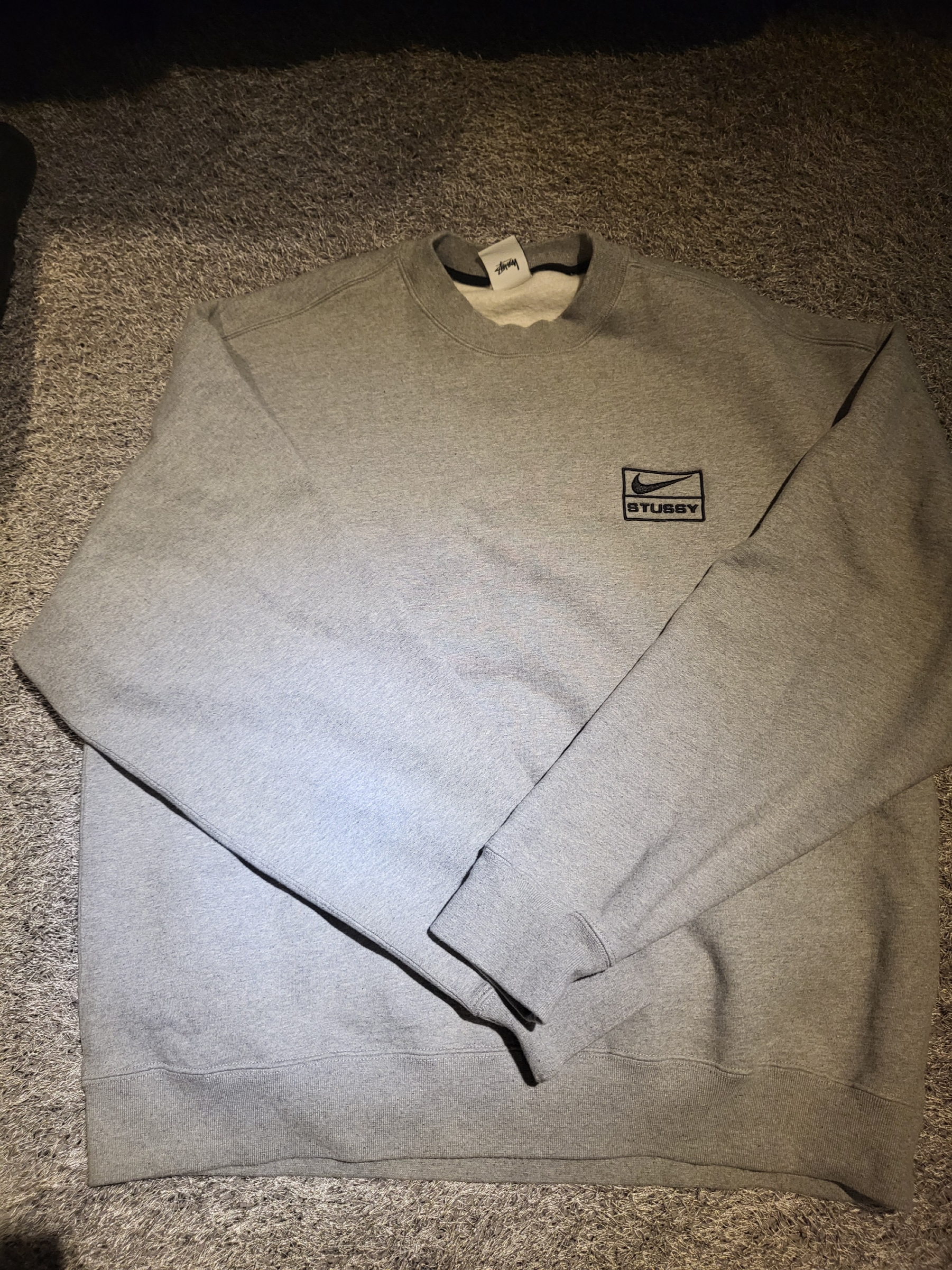 Nike x Stussy NRG Fleece Crewneck Dark Grey Heather (DO9337-063) 착용 스타일