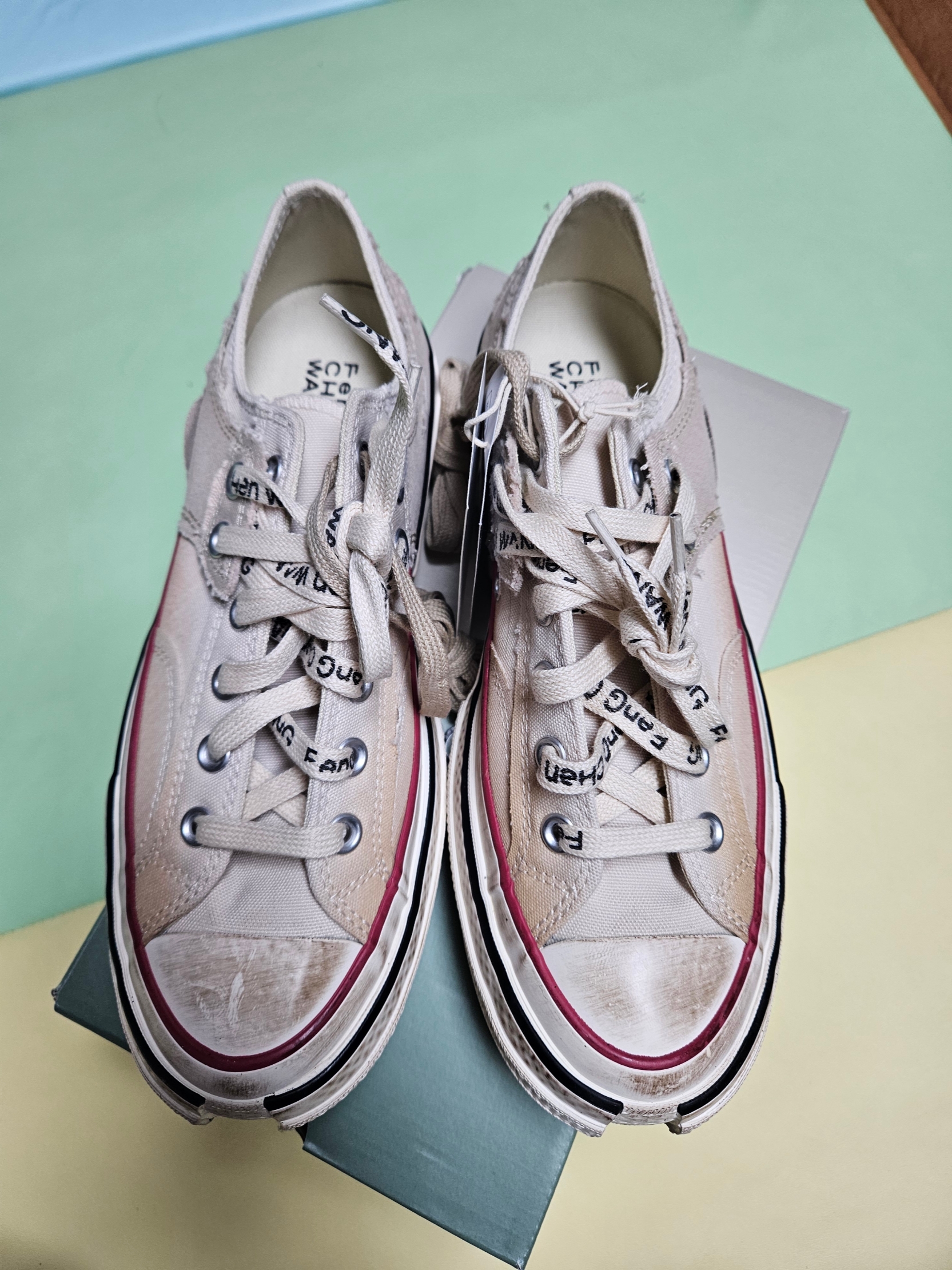 Converse x Feng Chen Wang Chuck 70 Ox 2-in-1 Brown Rice 착용 스타일 - 2
