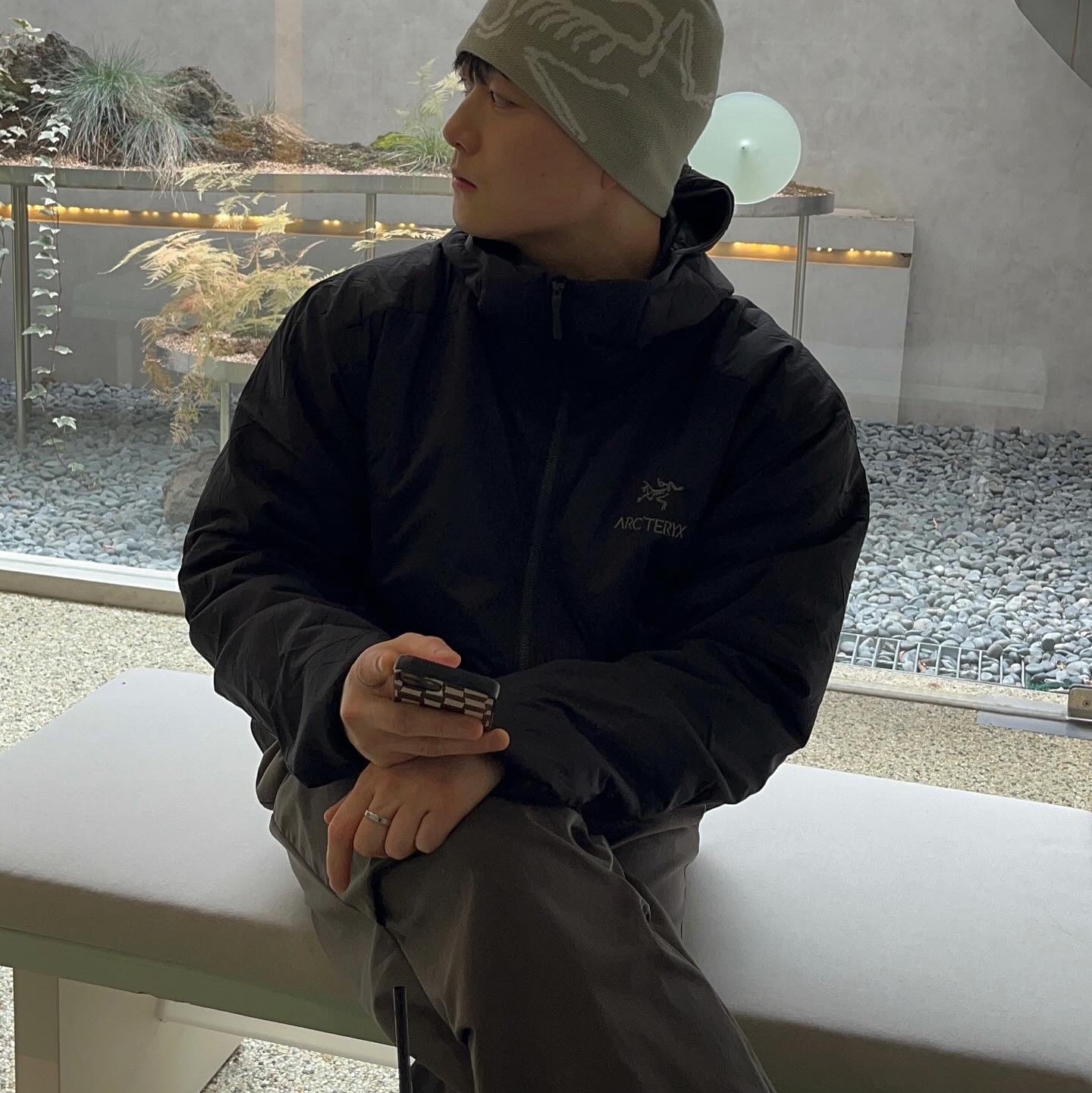 Arc'teryx Bird Head Toque Habitat, Arc'teryx Atom LT Hoody Black 착용 스타일