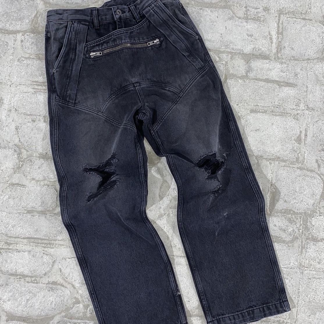 Icyto Shield Jeans Black 착용 스타일 - 4