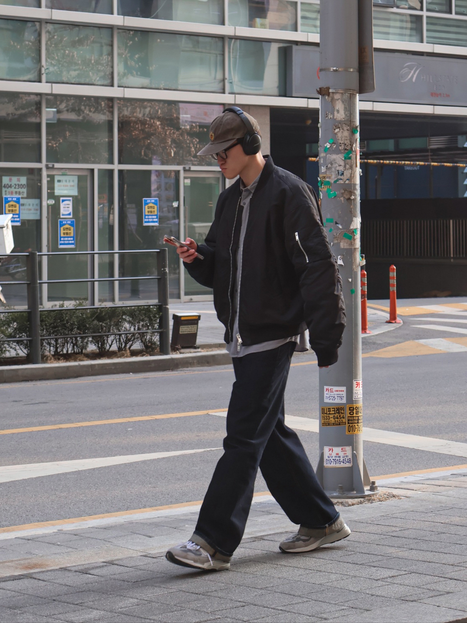 BOSE QC45 Triple Black (Korean Ver.), New Balance 992 Made in USA Grey - D Standard 착용 스타일 - 1