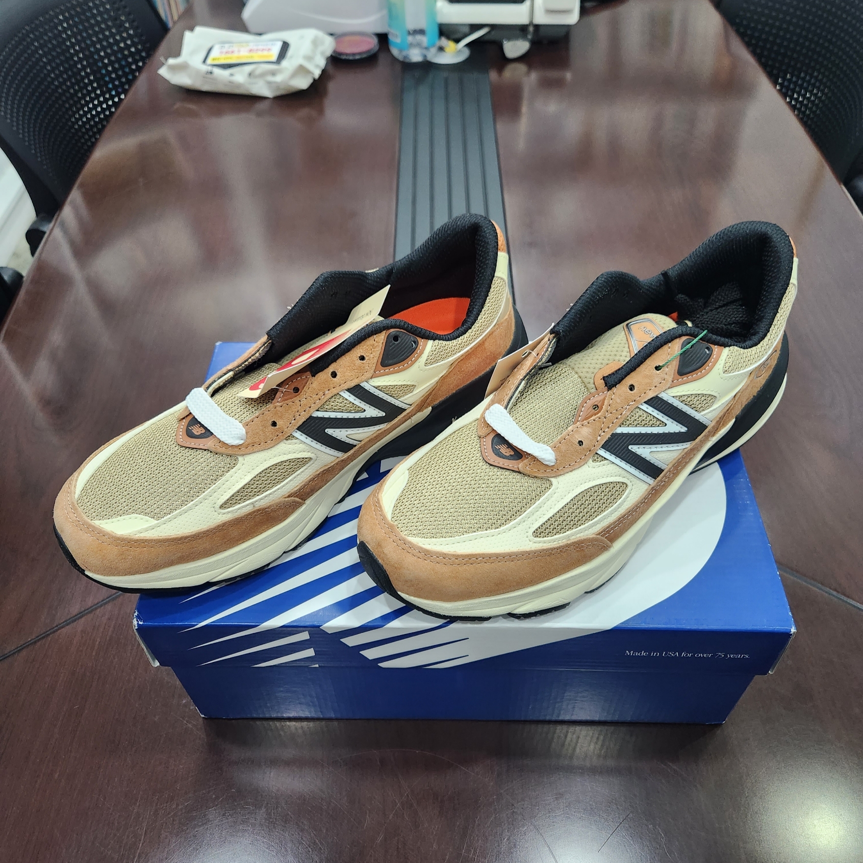 뉴발란스 990v6 메이드 인 USA 세피아 인센스 착용 스타일 - 1