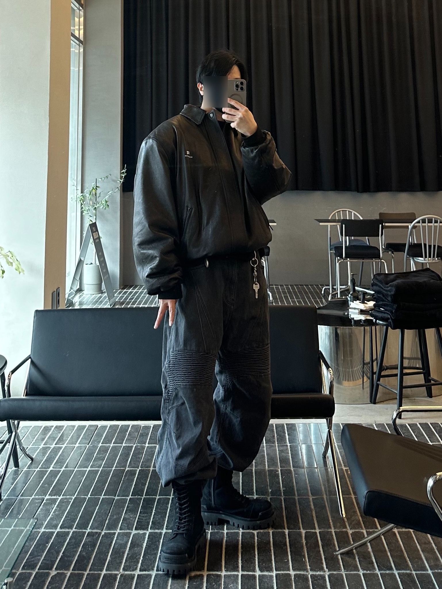 Balenciaga Combat Strike 20mm Boots Black, Balenciaga Sporty B Taxi Blouson Black 착용 스타일 - 4