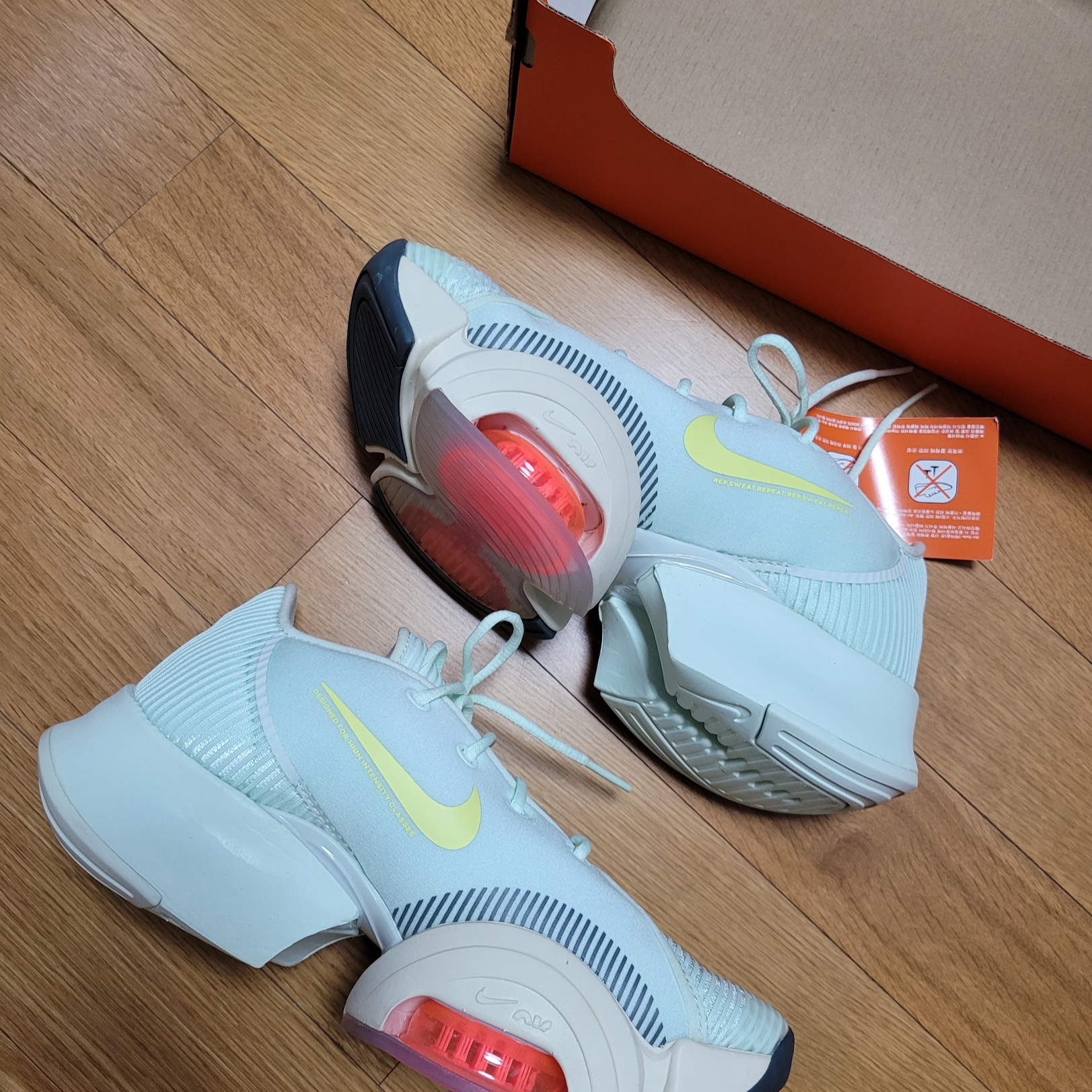(W) Nike Air Zoom SuperRep 2 Barely Green Light Zitron 착용 스타일 - 5