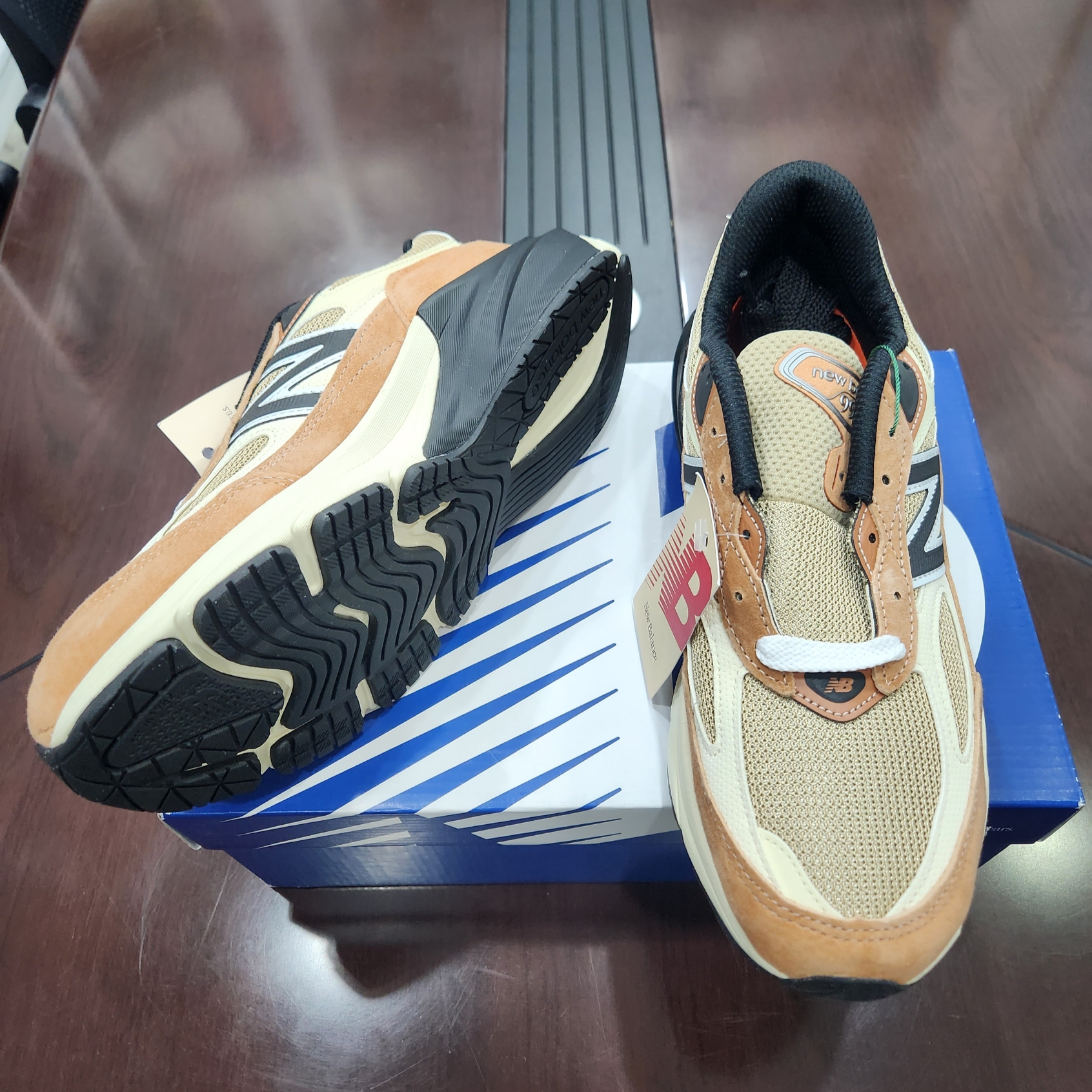 뉴발란스 990v6 메이드 인 USA 세피아 인센스 착용 스타일 - 9