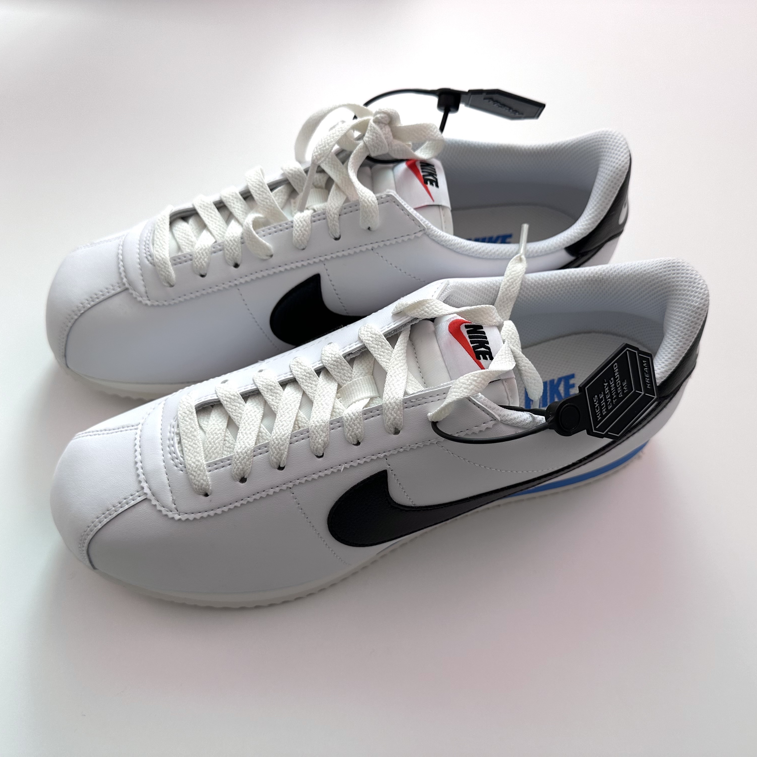 Nike Cortez White and Black 착용 스타일 - 1