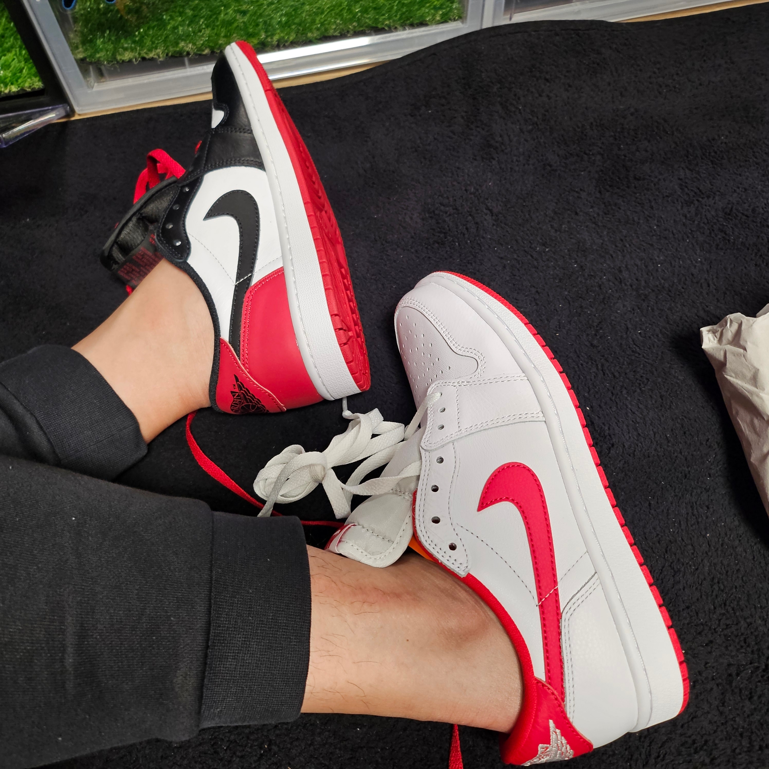 Jordan 1 Retro Low OG Black Toe, Jordan 1 Retro Low OG University Red 착용 스타일 - 2