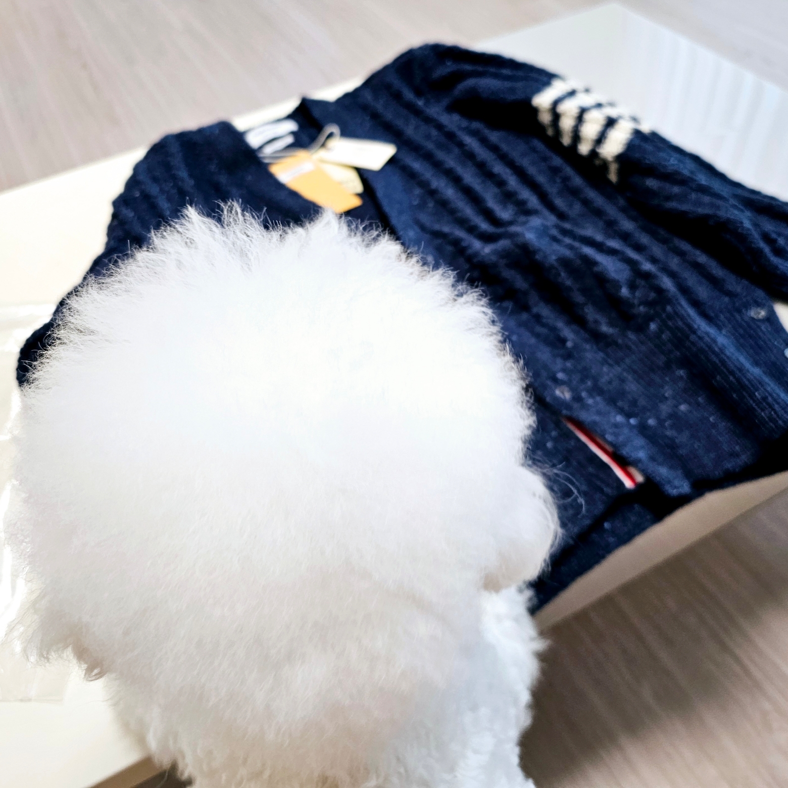 Thom Browne Donegal Twist Cable 4-Bar Classic V-Neck Cardigan Blue 착용 스타일