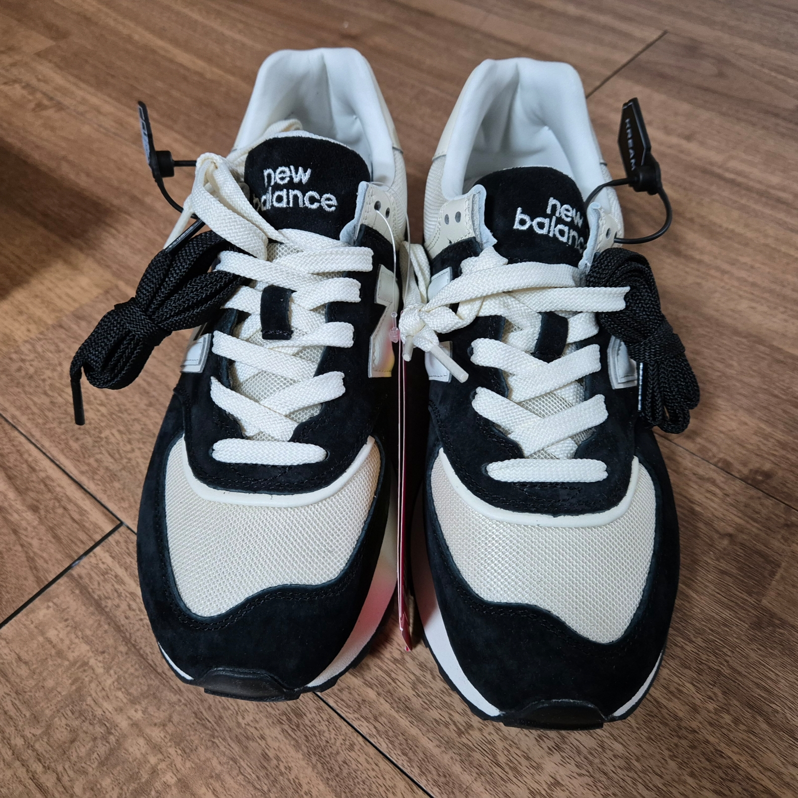New Balance 574 Legacy Black Angora 착용 스타일