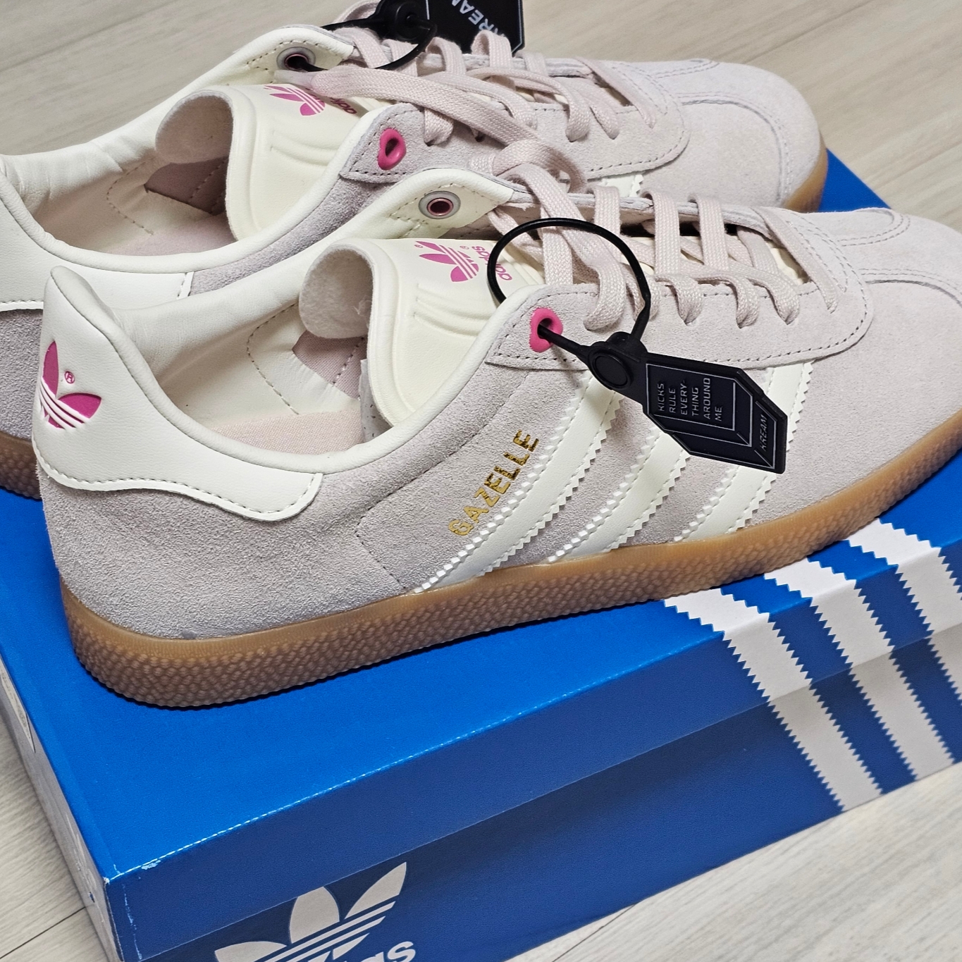 (W) Adidas Gazelle Valentine Day Putty Mauve Ivory - Foot Locker Exclusive 착용 스타일