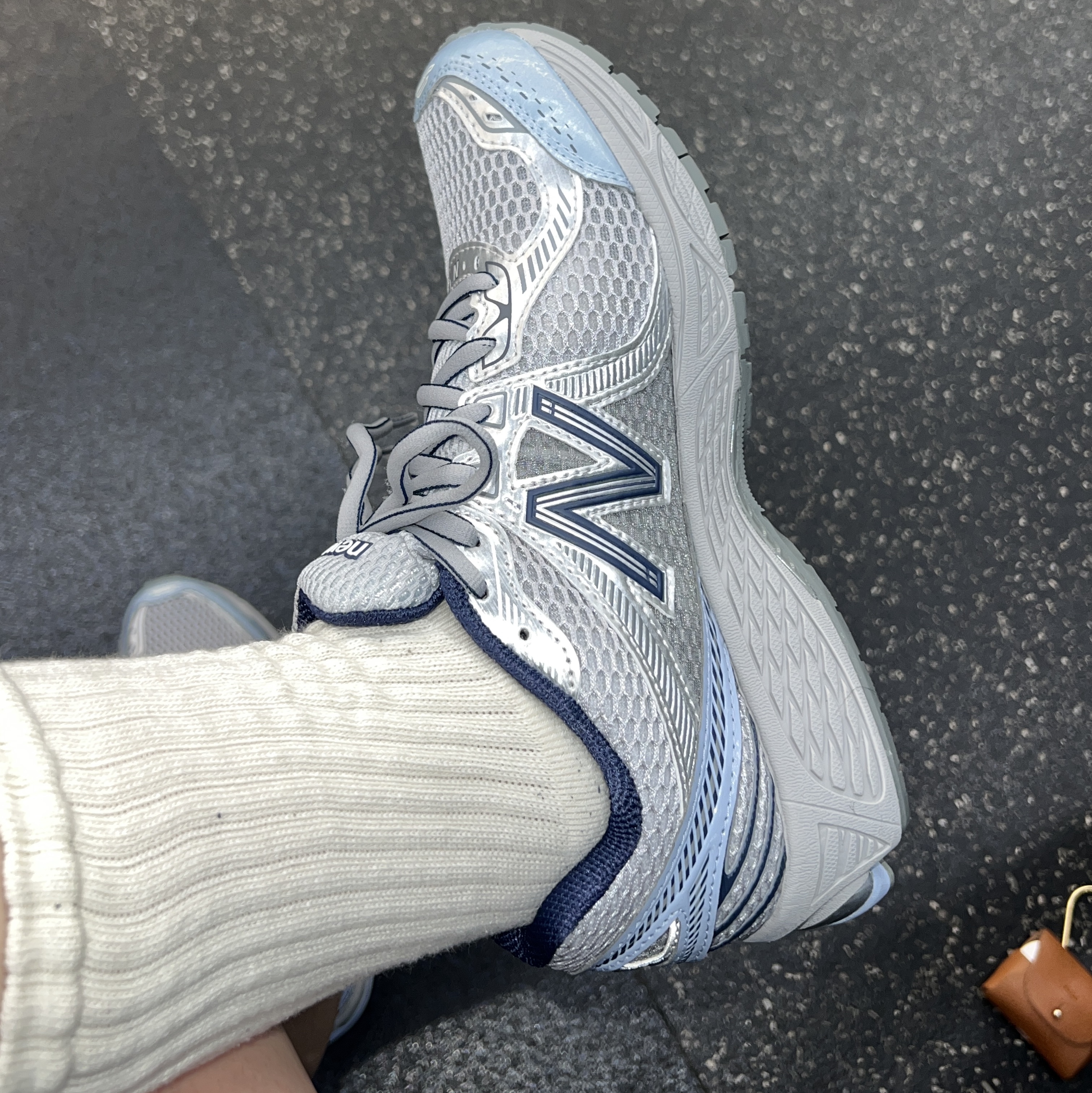 New Balance 860v2 Arctic Grey 착용 스타일