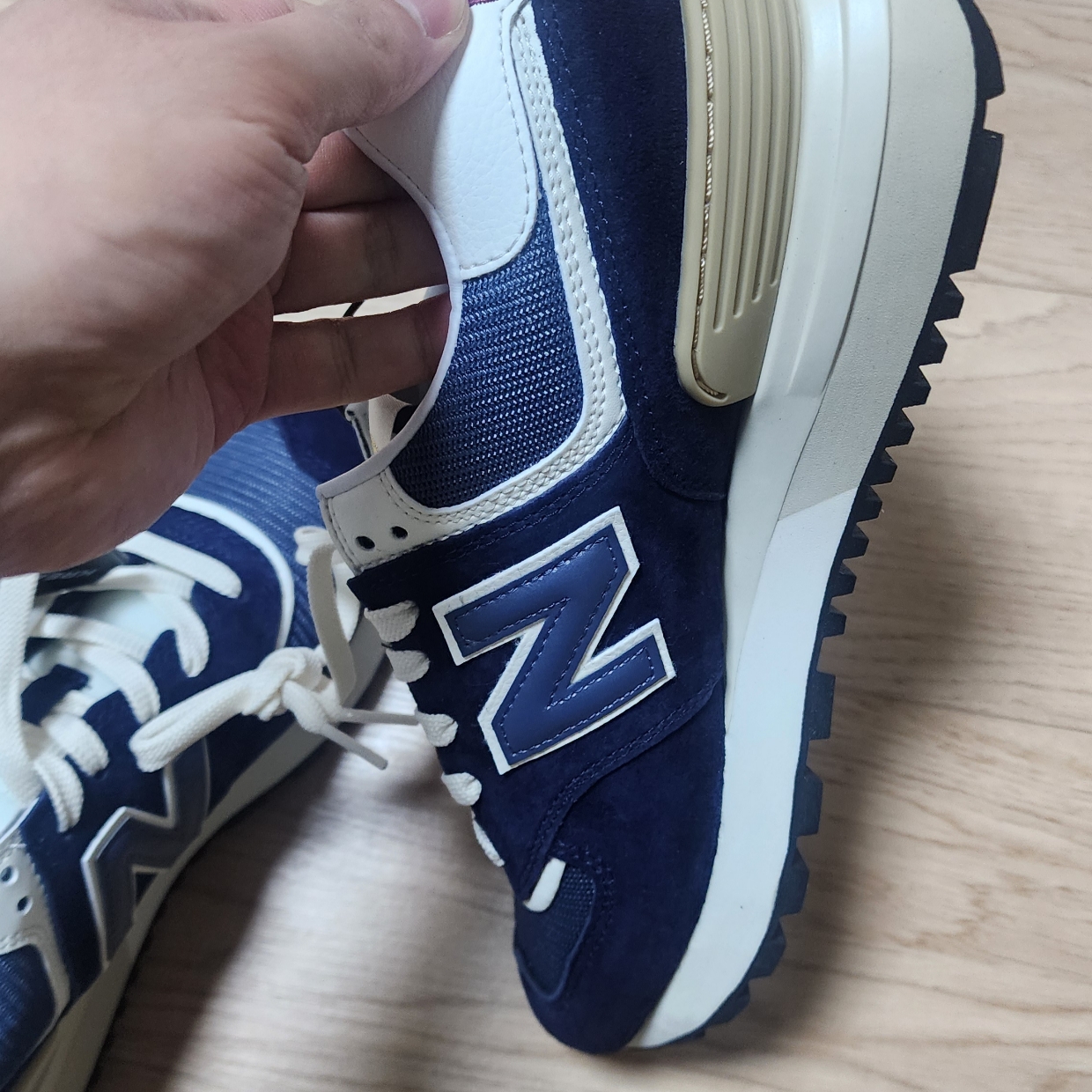 New Balance 574 Legacy Navy 착용 스타일
