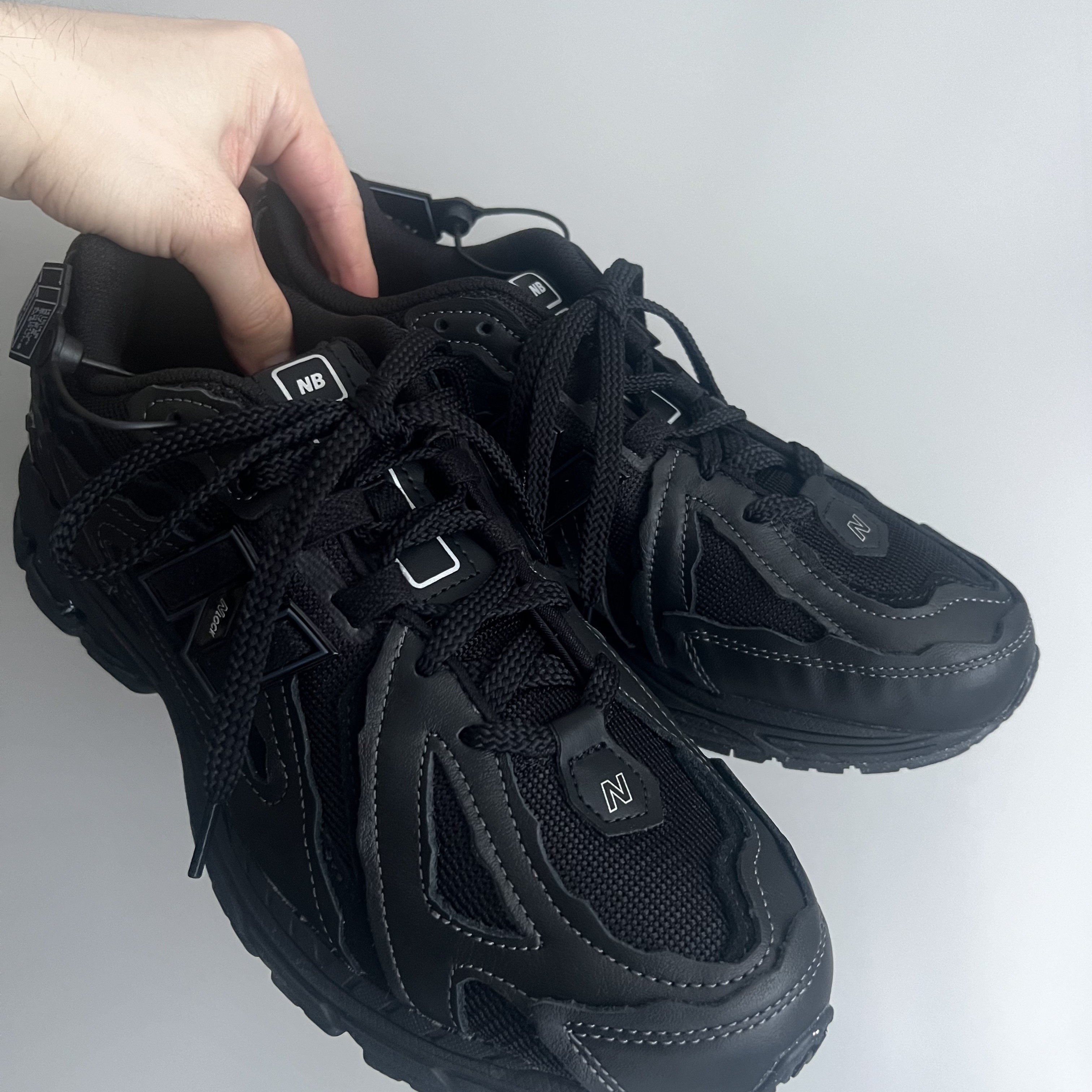 New Balance 1906D Protection Pack Black Silver Metallic 착용 스타일