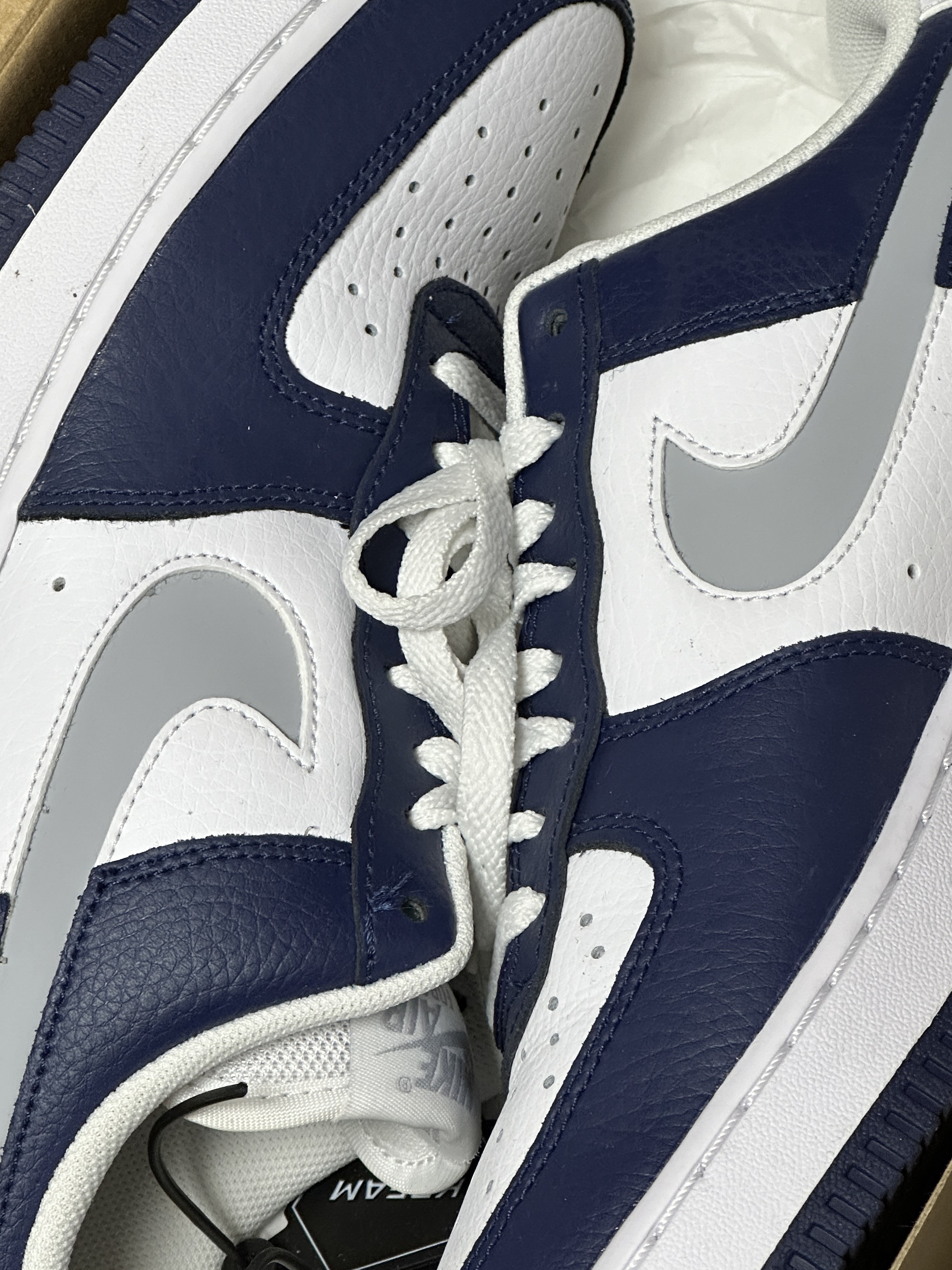 Nike Air Force 1 '07 Cut Out Swoosh Midnight Navy 착용 스타일