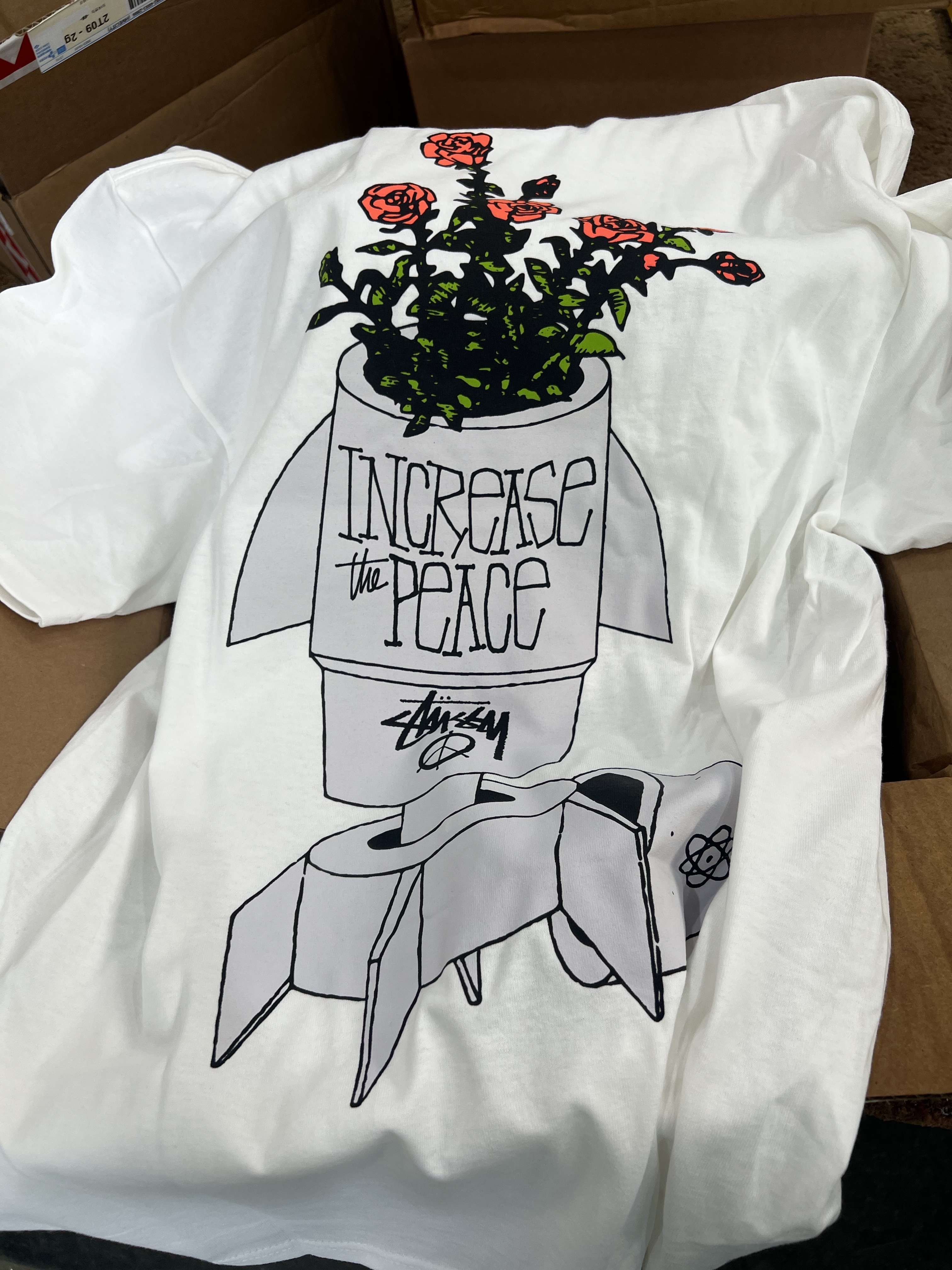 Stussy Flower Bomb T-Shirt White 착용 스타일