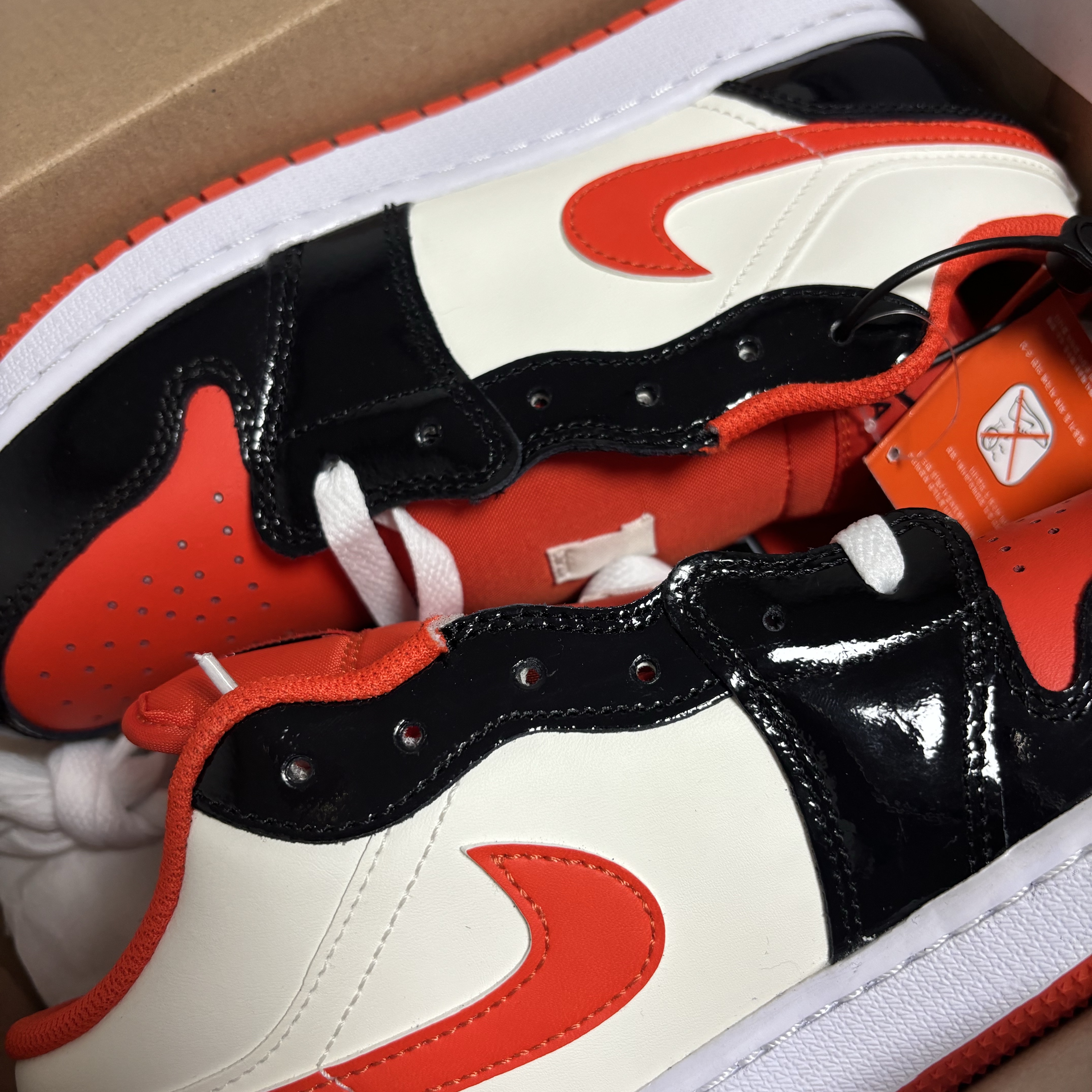 (GS) Jordan 1 Low SE Team Orange Black 착용 스타일