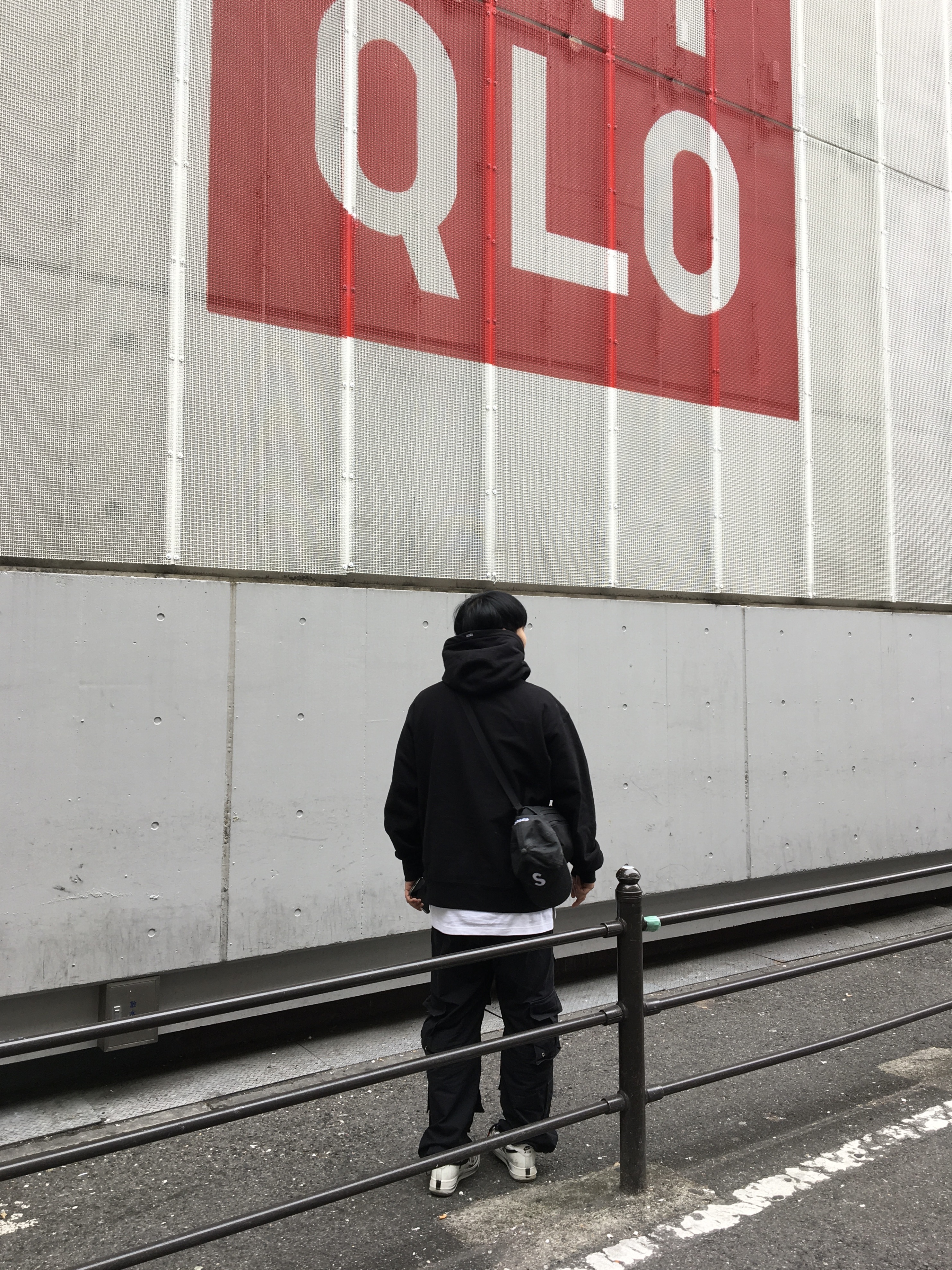 Supreme Box Logo Hooded Sweatshirt Black - 21FW, Nike x Peaceminusone Air Force 1 Low Para-Noise 2.0 착용 스타일 - 2