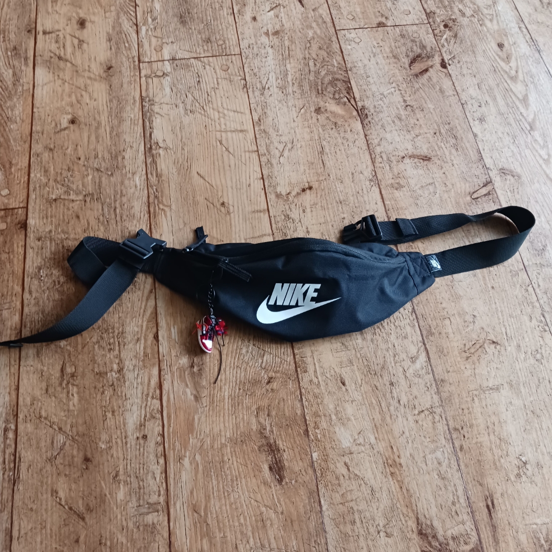 Nike x NBA Dunk Low Retro EMB Black and Chile Red, Nike NSW Tech Fleece Jogger Black - Asia 착용 스타일 - 2