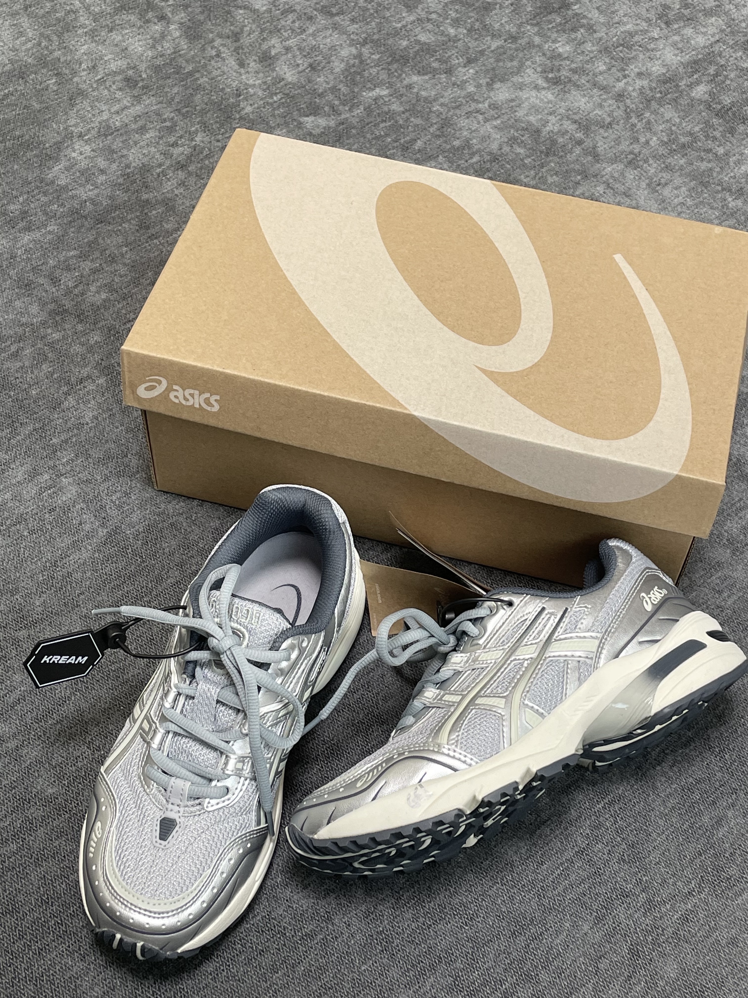 Asics Gel-1090 Piedmont Grey 착용 스타일 - 1