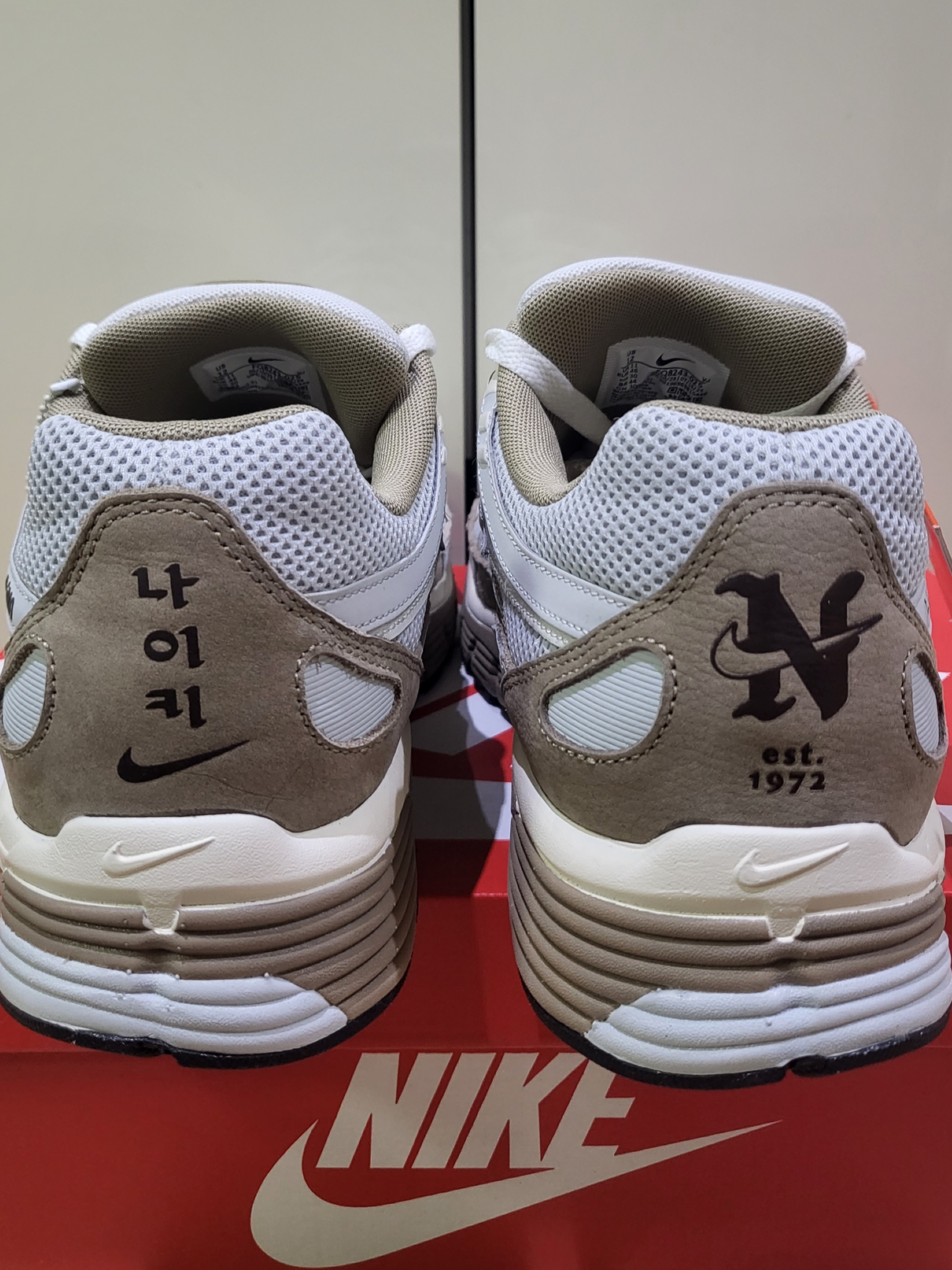 Nike P-6000 PRM Hangul Day Photon Dust Khaki 착용 스타일 - 2