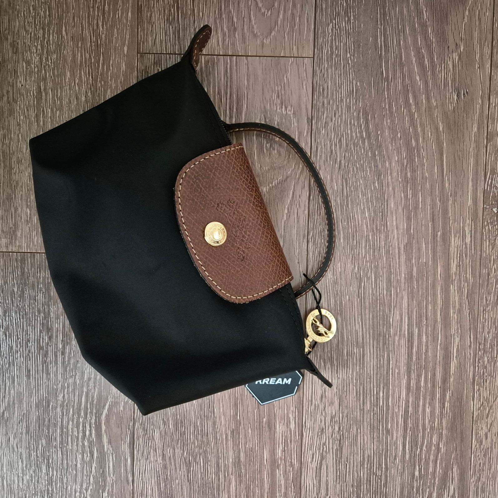 Longchamp Le Pliage Original Handle Pouch Black 착용 스타일