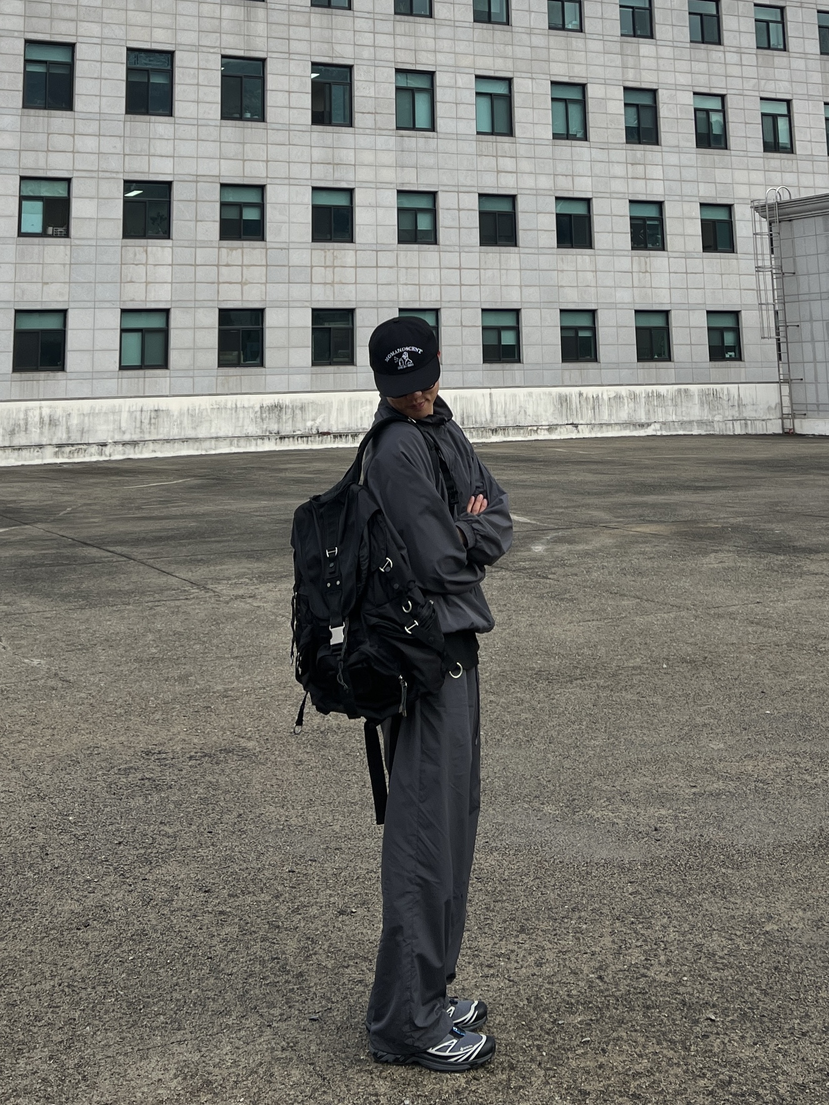 Salomon XT-6 Gore-Tex Black Ebony 착용 스타일 - 4