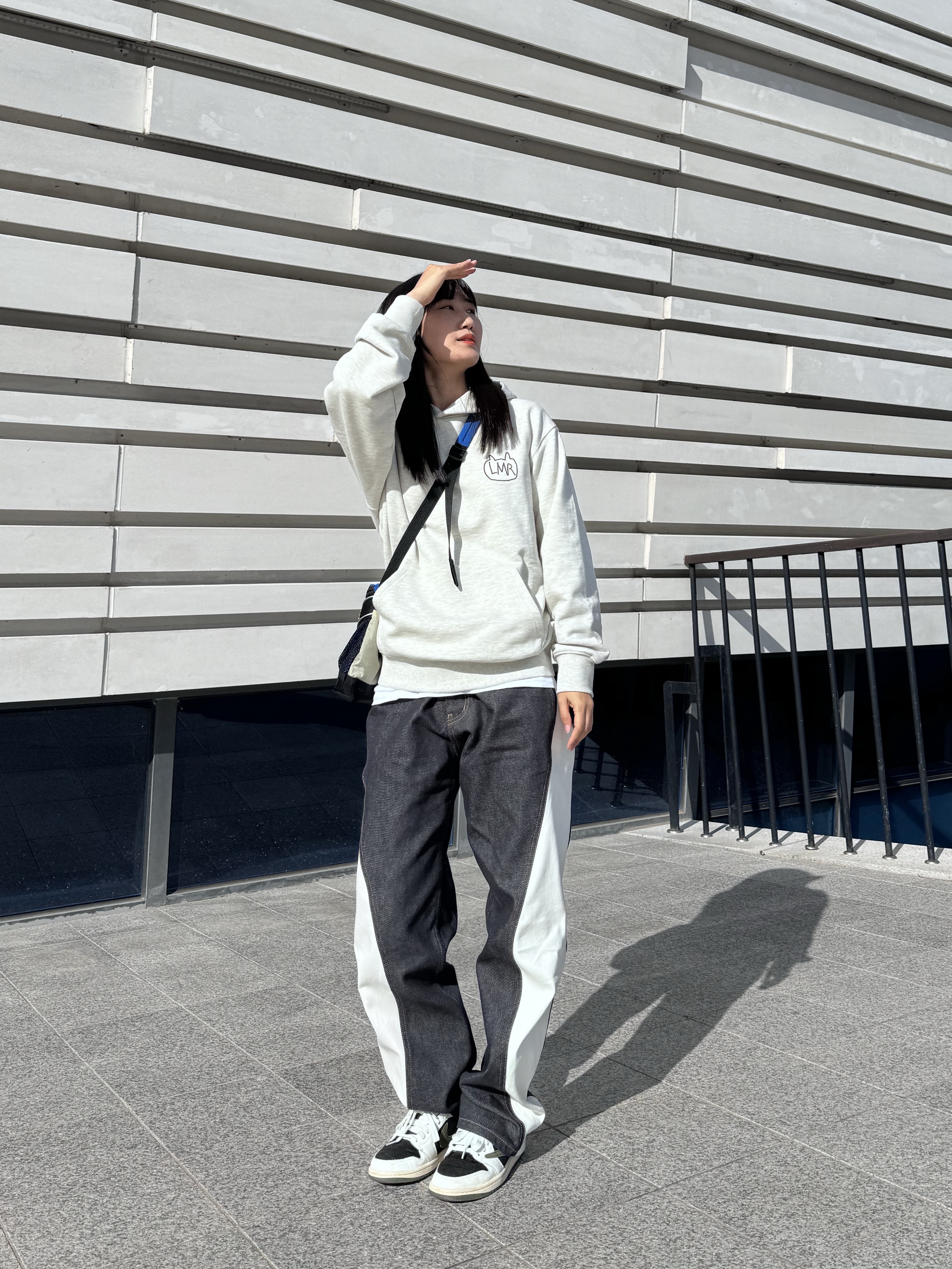 Supreme Shoulder Bag Blue - 23FW, (W) Jordan 1 x Travis Scott Retro Low OG SP Medium Olive 착용 스타일 - 1
