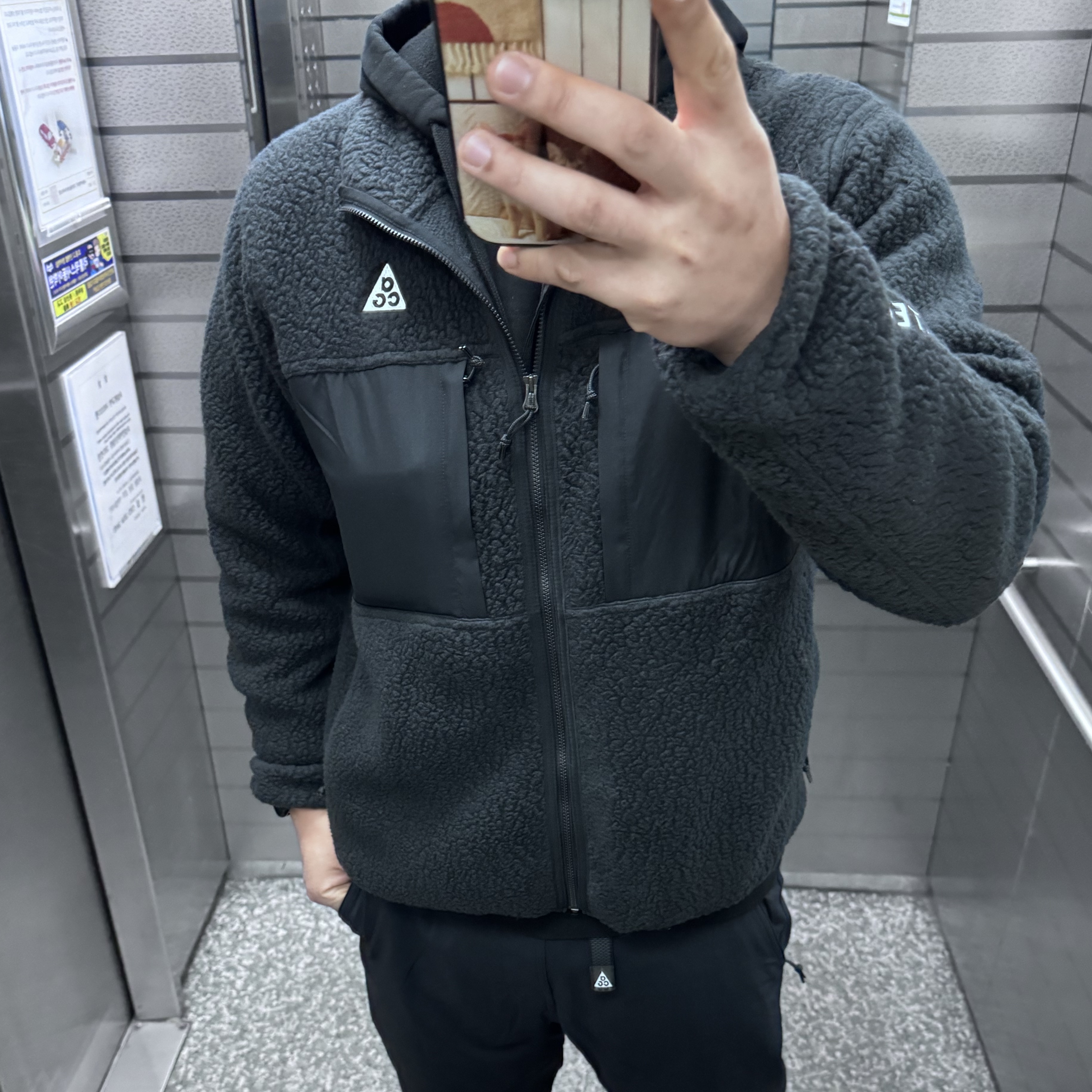 Nike ACG Arctic Wolf Full Zip Top Black Anthracite - Asia, Stone Island 64120 Cotton Fleece Hooded Sweatshirt Black - 21FW 착용 스타일