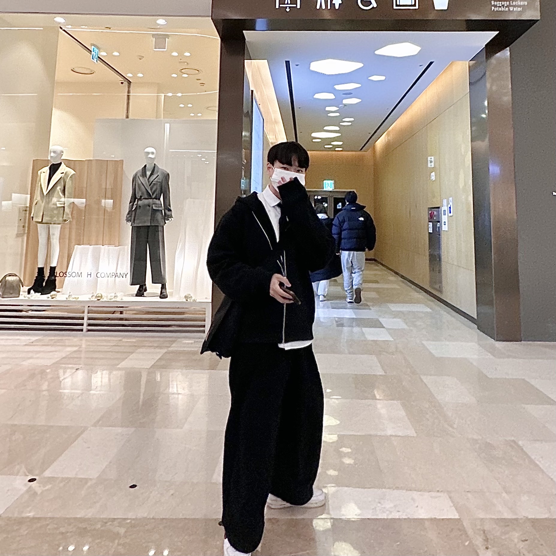 Stussy Basic Stussy Zip Hoodie Black 2023, IAB Studio T-Shirt White Navy - 22FW 착용 스타일 - 3