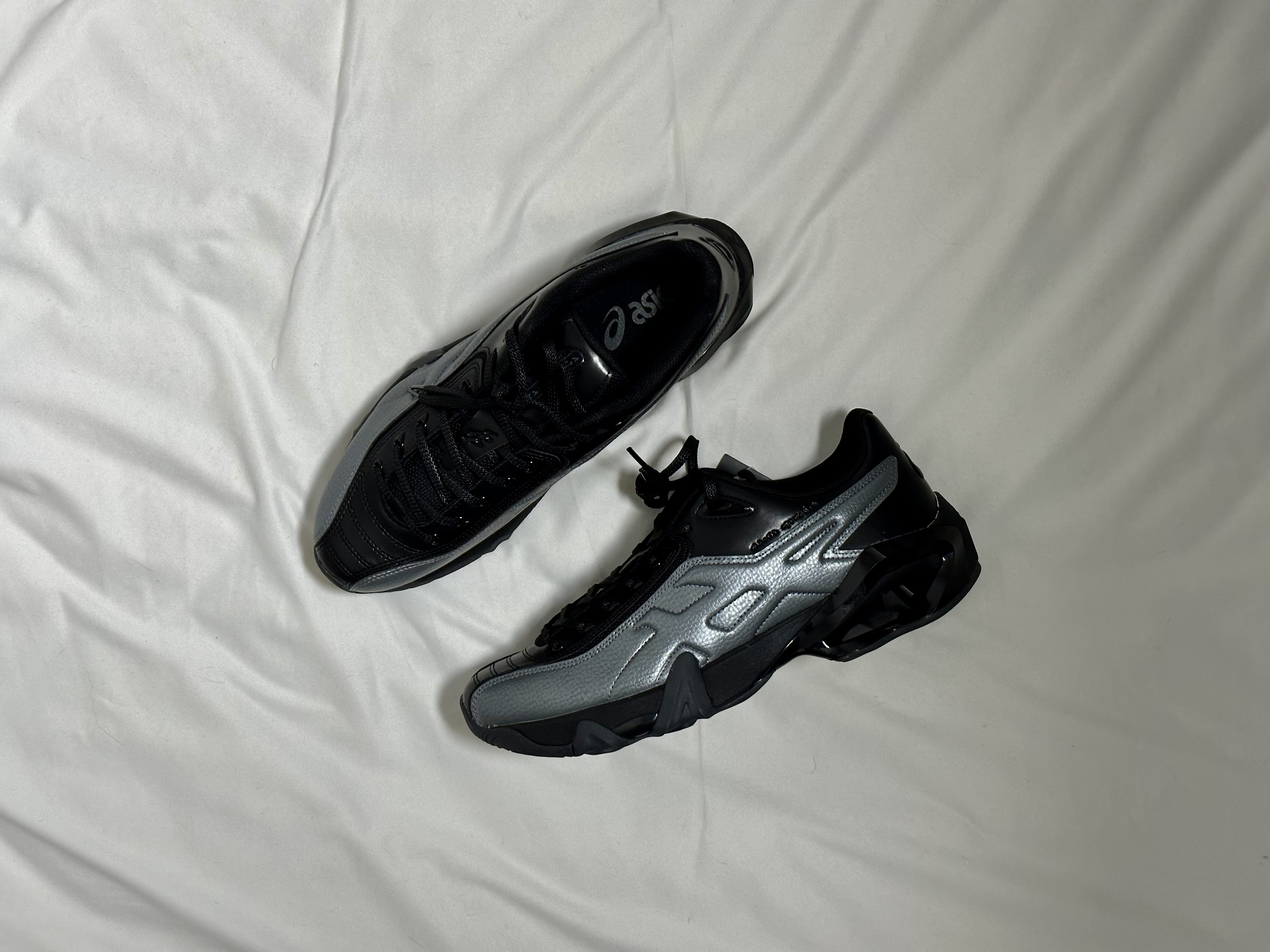 Asics x Kiko Kostadinov Novalis Gel-Teremoa Obsidian Black Smoke Shadow 착용 스타일 - 1