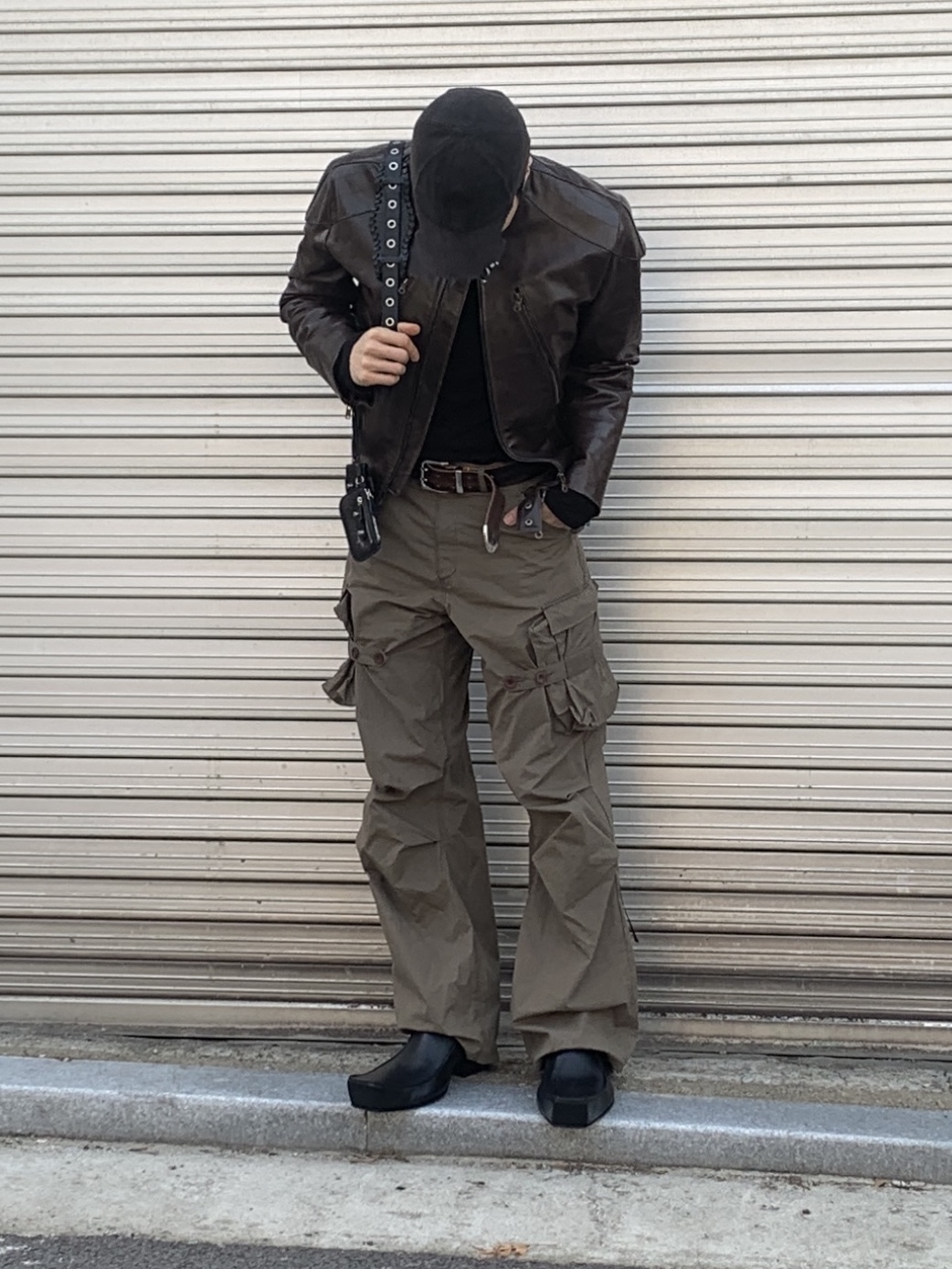 Our Legacy Double Tongue Belt Mahogany, Balenciaga Heavy Piercing Cap Faded Black 착용 스타일 - 5