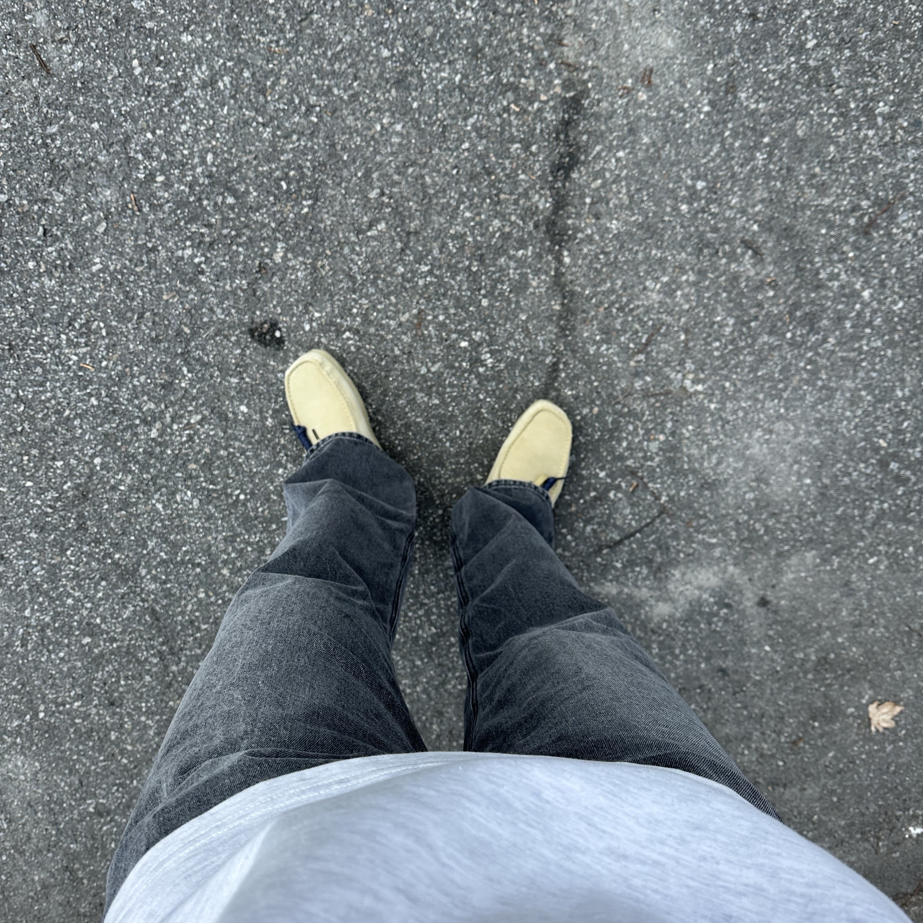 Clarks Wallabee Maple Suede, IAB Studio Long Sleeve Light Gray 착용 스타일