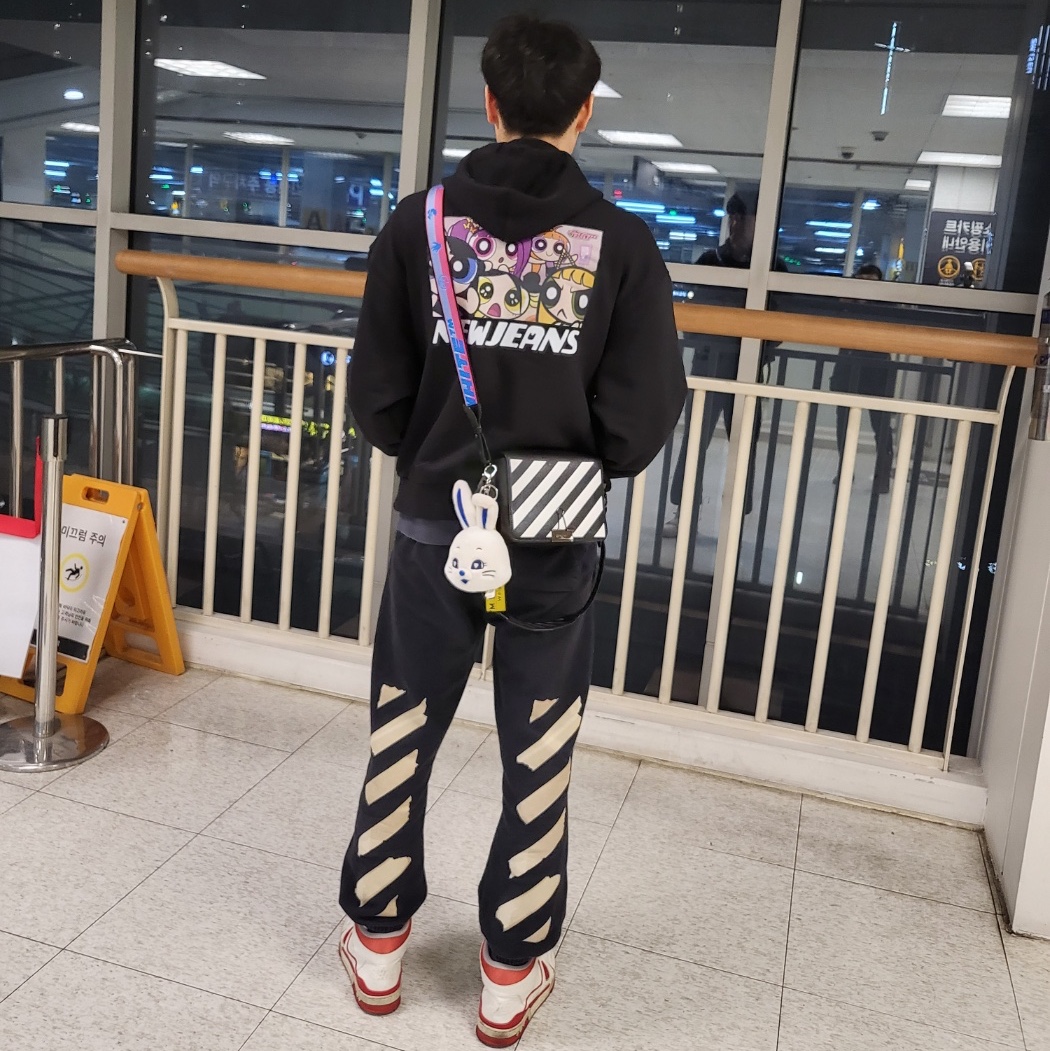 Newjeans x The Powerpuff Girls Full-Zip Hooded Sweatshirt Black 착용 스타일