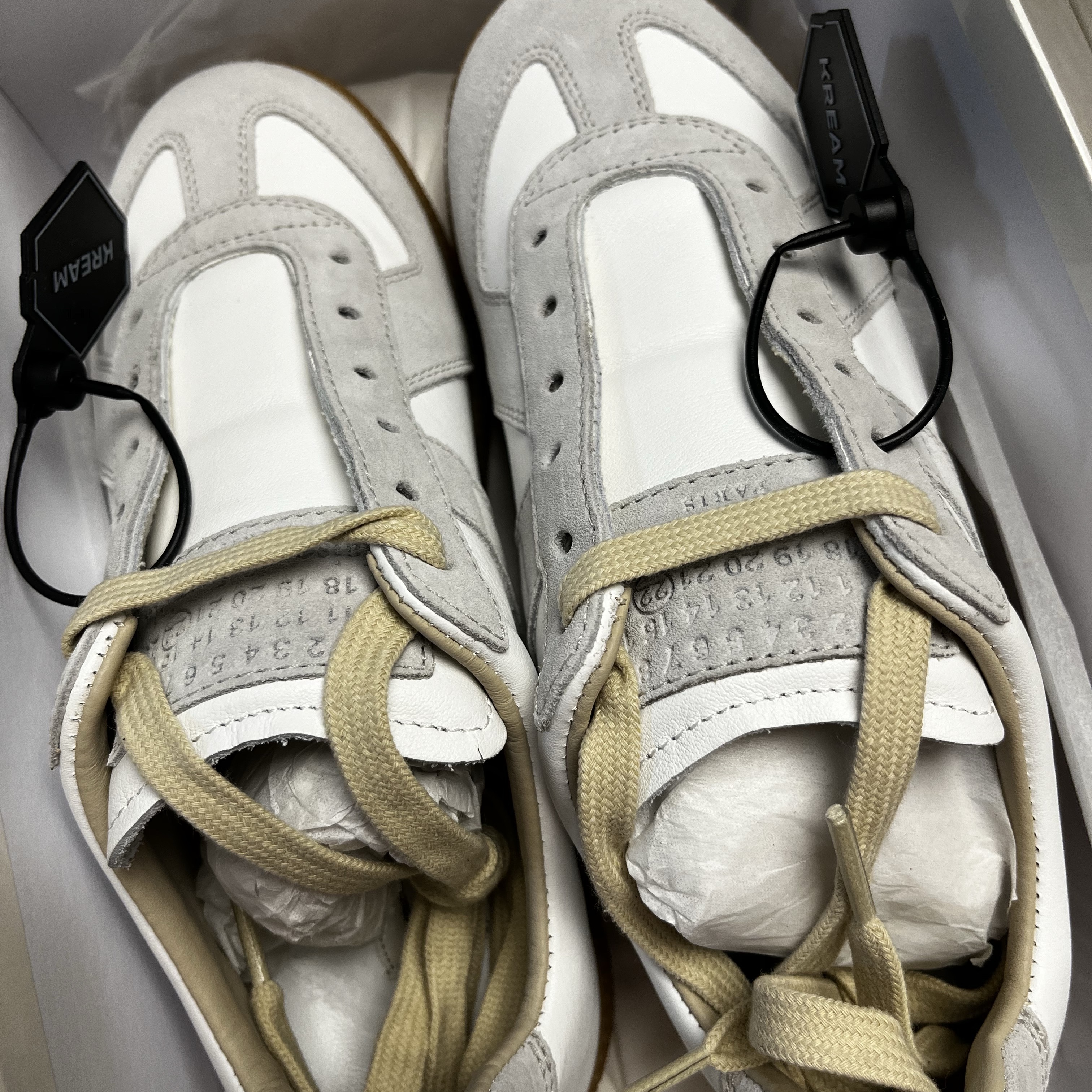 (W) Maison Margiela Calfskin Replica Sneakers White 착용 스타일