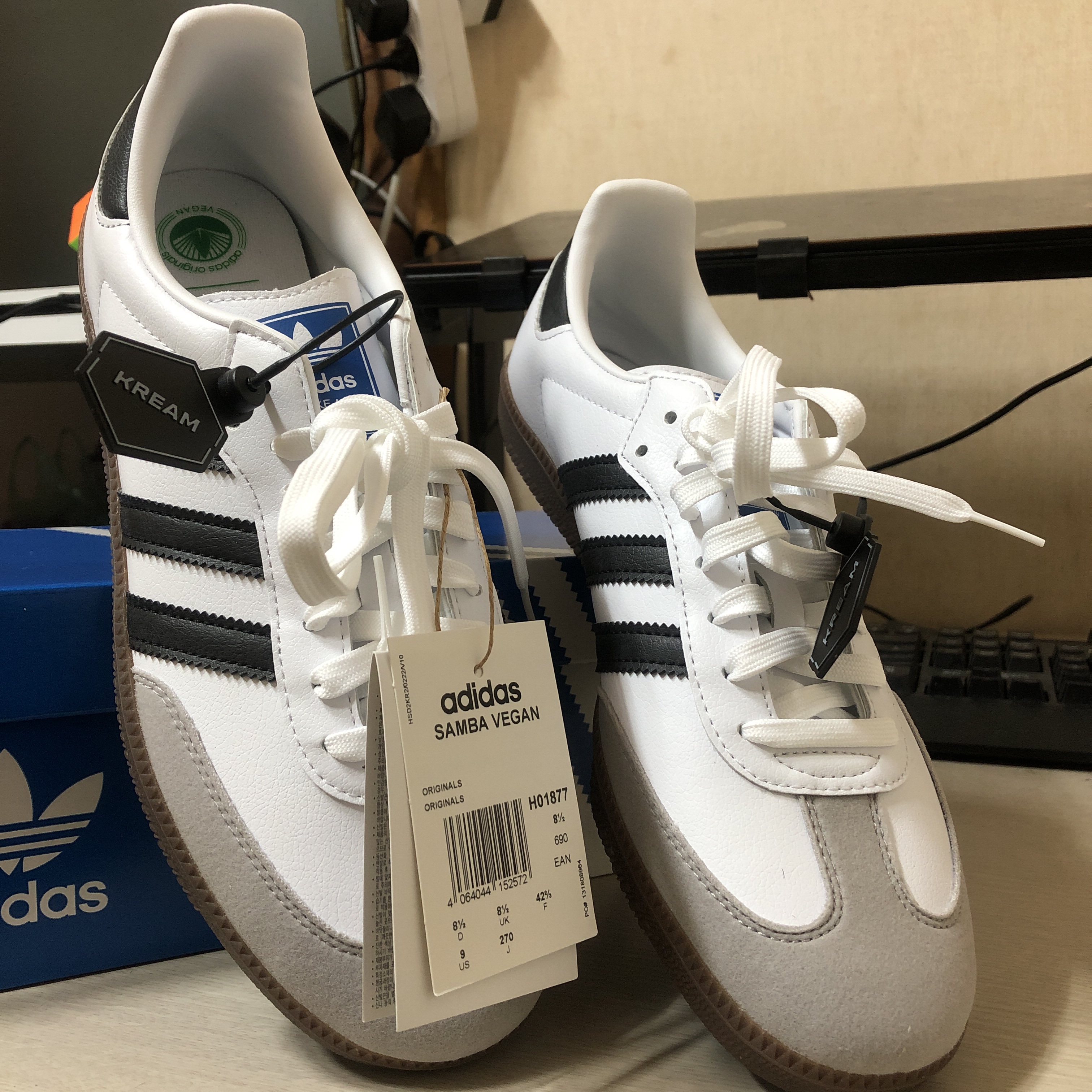 Adidas Samba Vegan White Black 착용 스타일