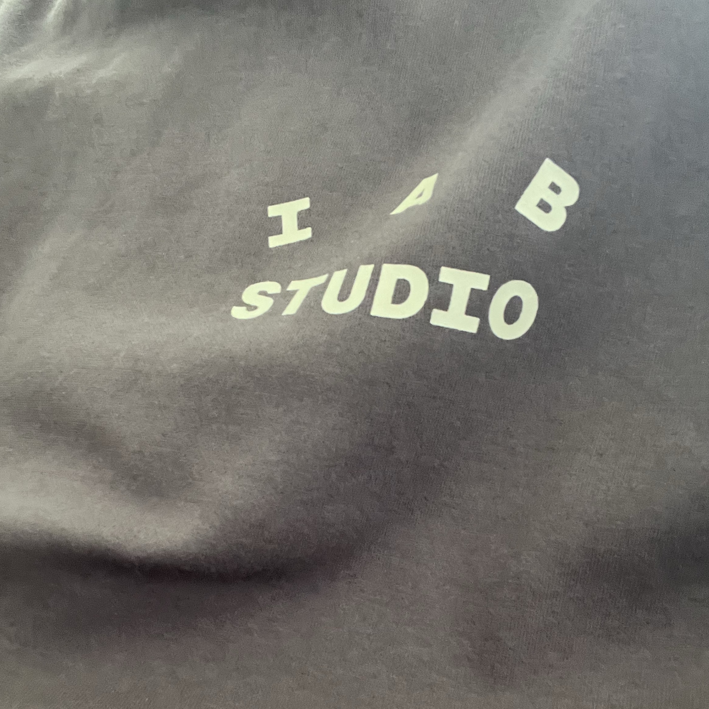 IAB Studio Long Sleeve Choco Cream 착용 스타일