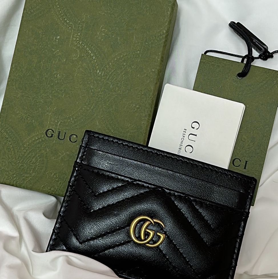 Gucci GG Marmont Card Case Black 착용 스타일
