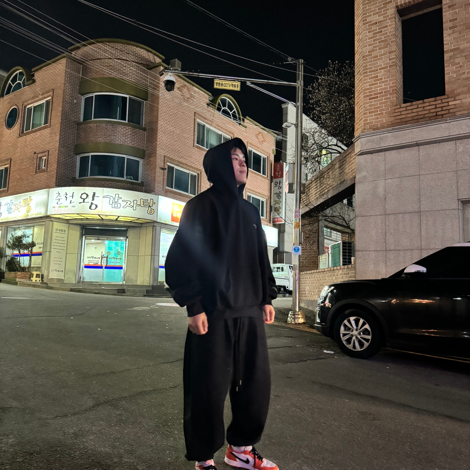 Undermycar Mu.03 Anti Fxxking Logo Play Oversized Sweat Jogger Black 착용 스타일 - 1
